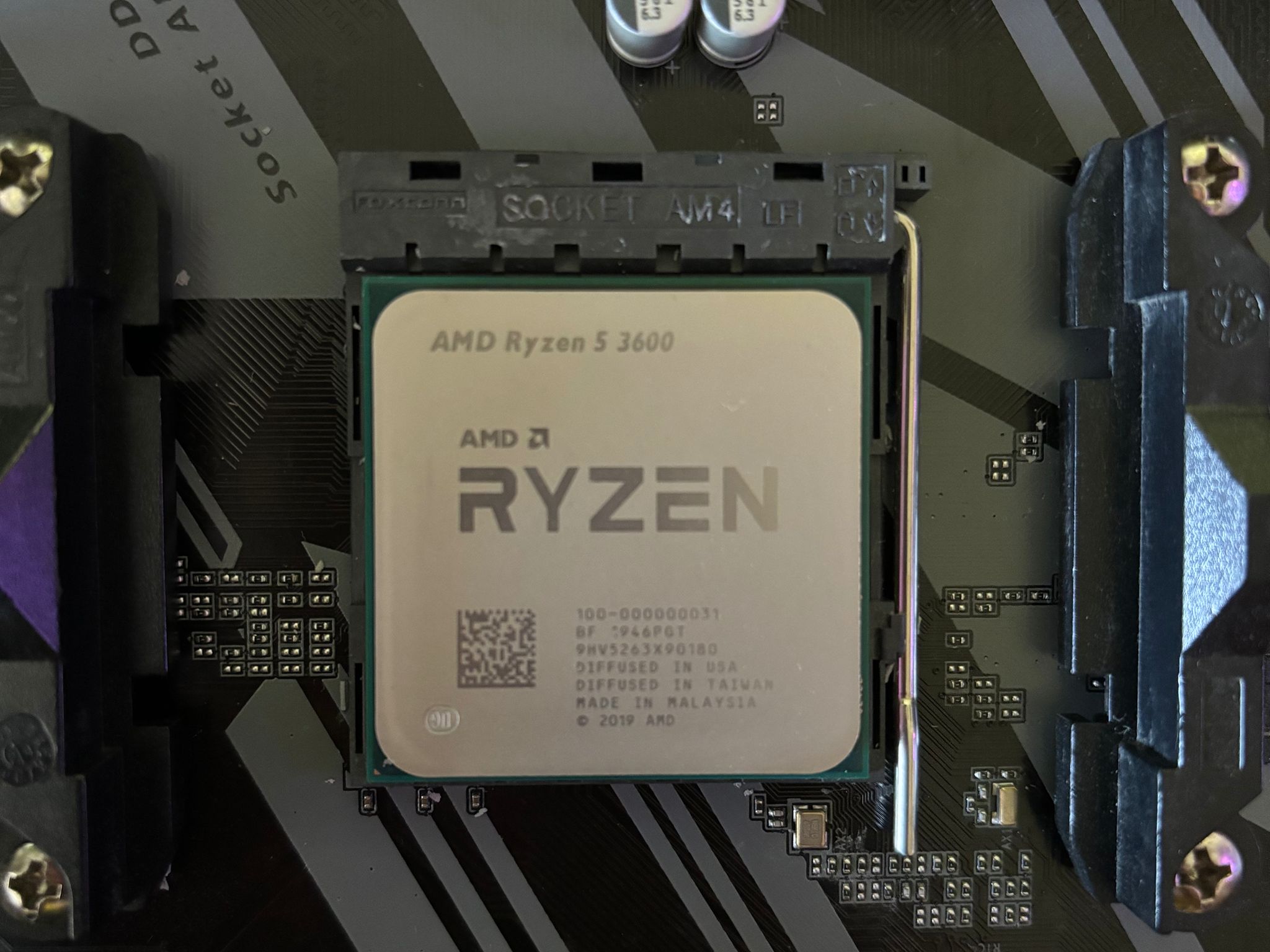 CPU/MB/RAM COMBO | AMD Ryzen 5 3600 | Gigabyte X570 UD | 32GB Corsair Vengeance DDR4 3600 MHz