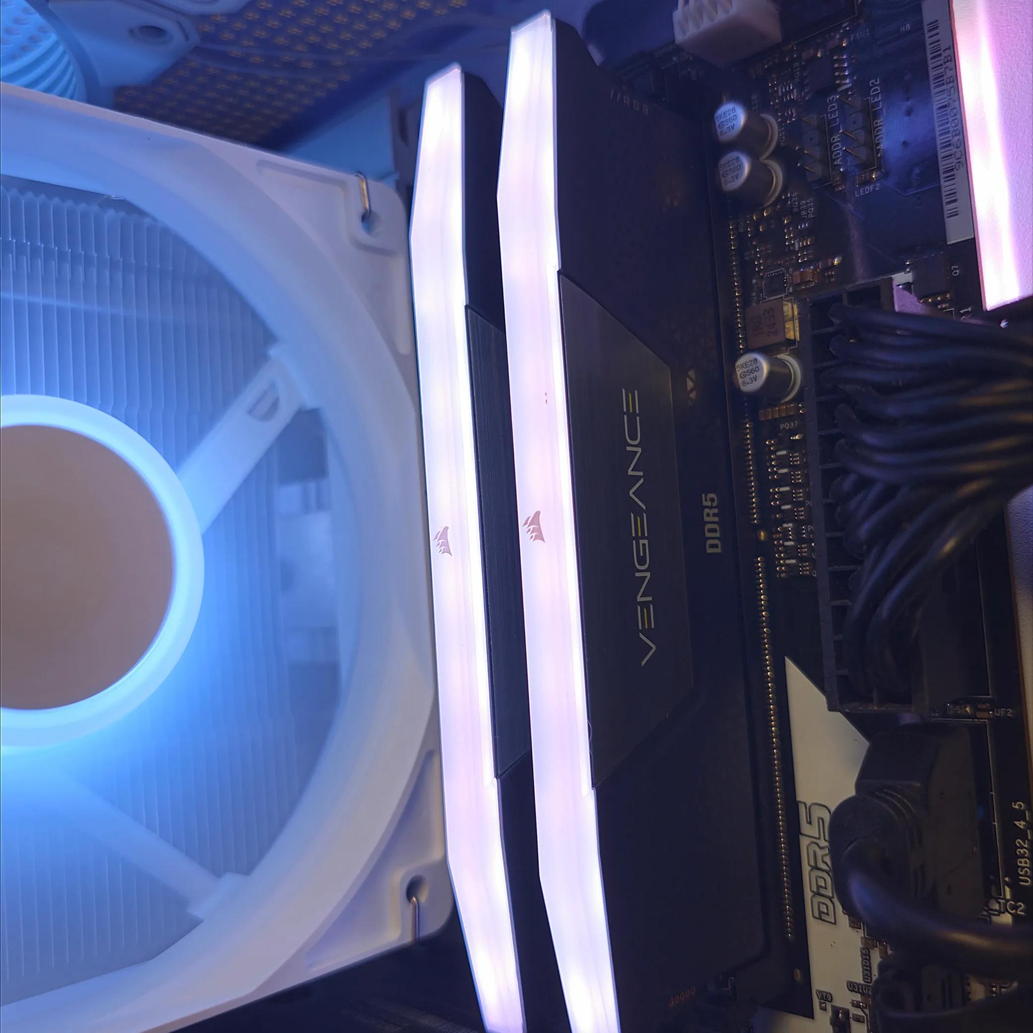 RTX 4070 Super 12GB / i5 14400f / 32GB DDR5 / 1TB SSD / Wi-Fi + BT