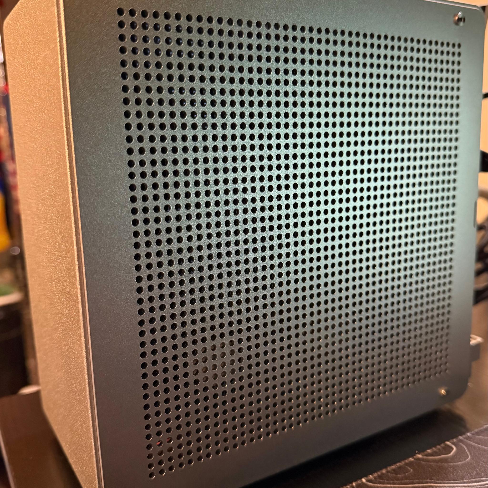Small form factor Ryzen 5 7600|16 GB RAM DDR5|RTX 4060 8 GB|1.25 TB NVME SSD See full description