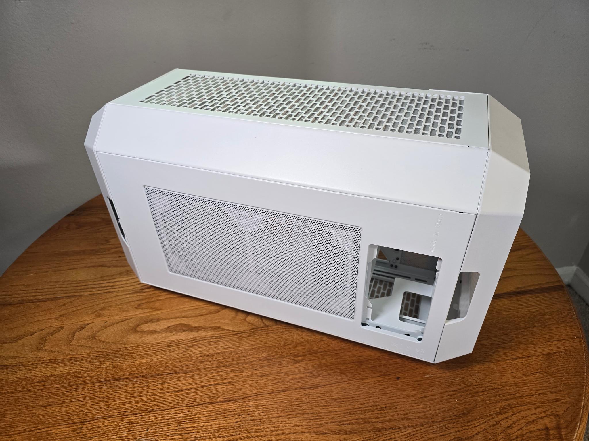 Like New White Thermaltake Tower 300 Case w/ LCD Screen & Chassis Stand Kit!!