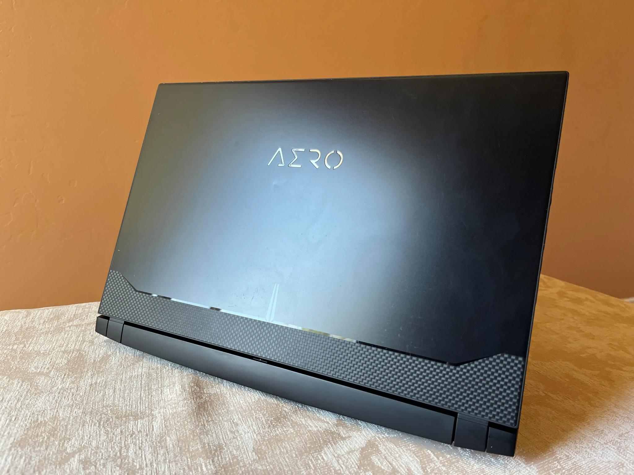 Gigabyte Aero 15, i7 11800h, RTX 3080, 32 GB Ram, 4k OLED