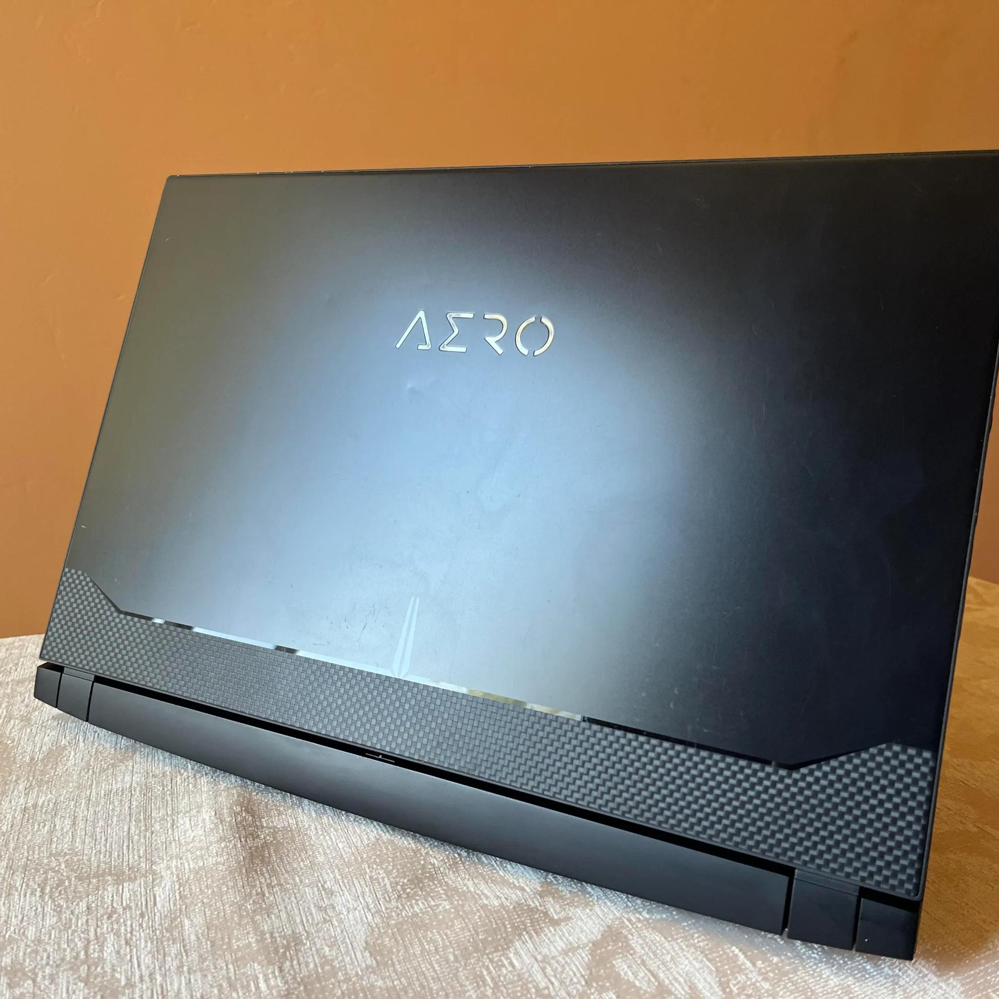 Gigabyte Aero 15, i7 11800h, RTX 3080, 32 GB Ram, 4k OLED