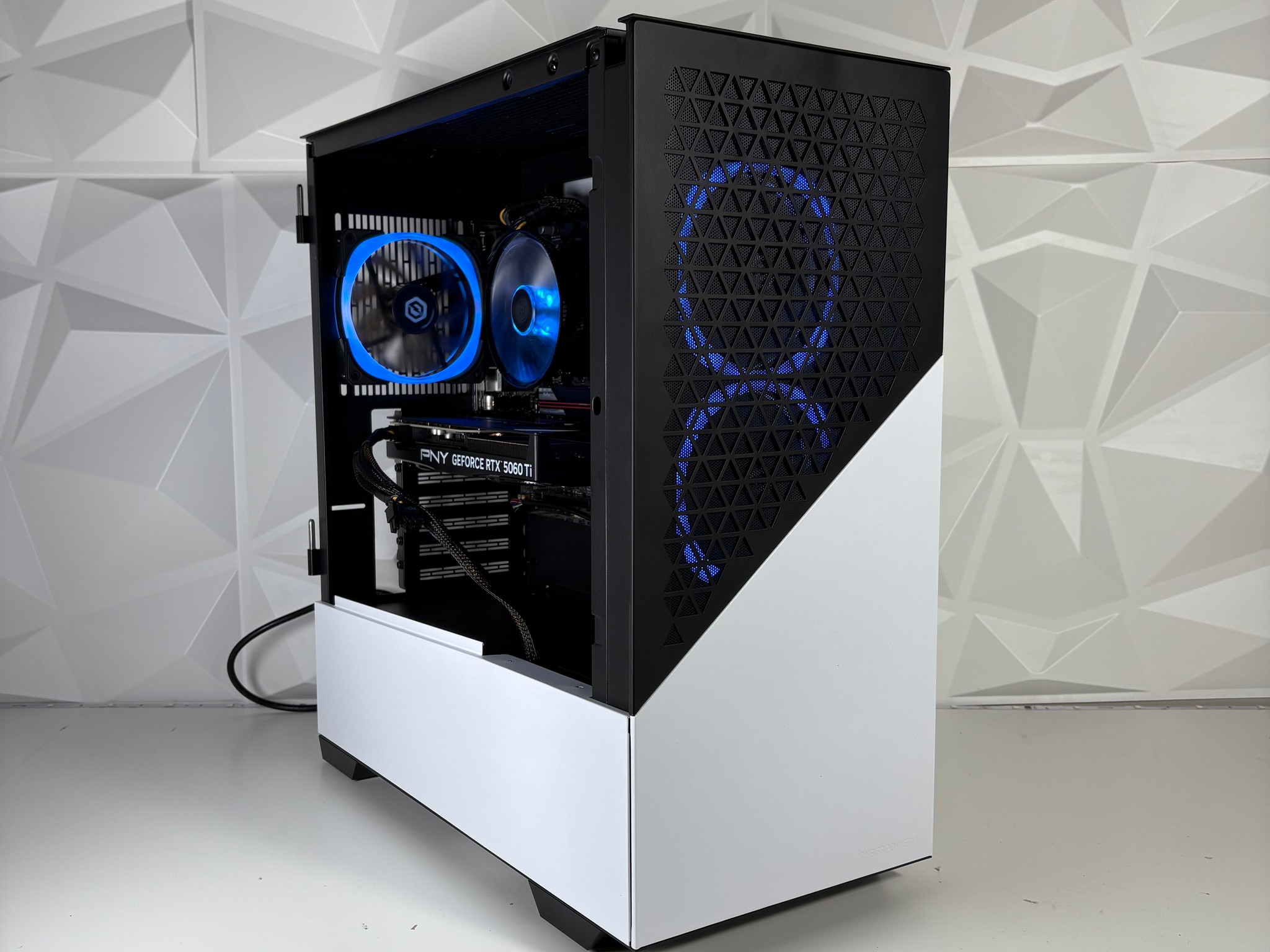 Clean White Gaming PC - Nvidia RTX 5060 Ti 16GB, AMD Ryzen 5 7600, 16GB DDR5, 1TB SSD