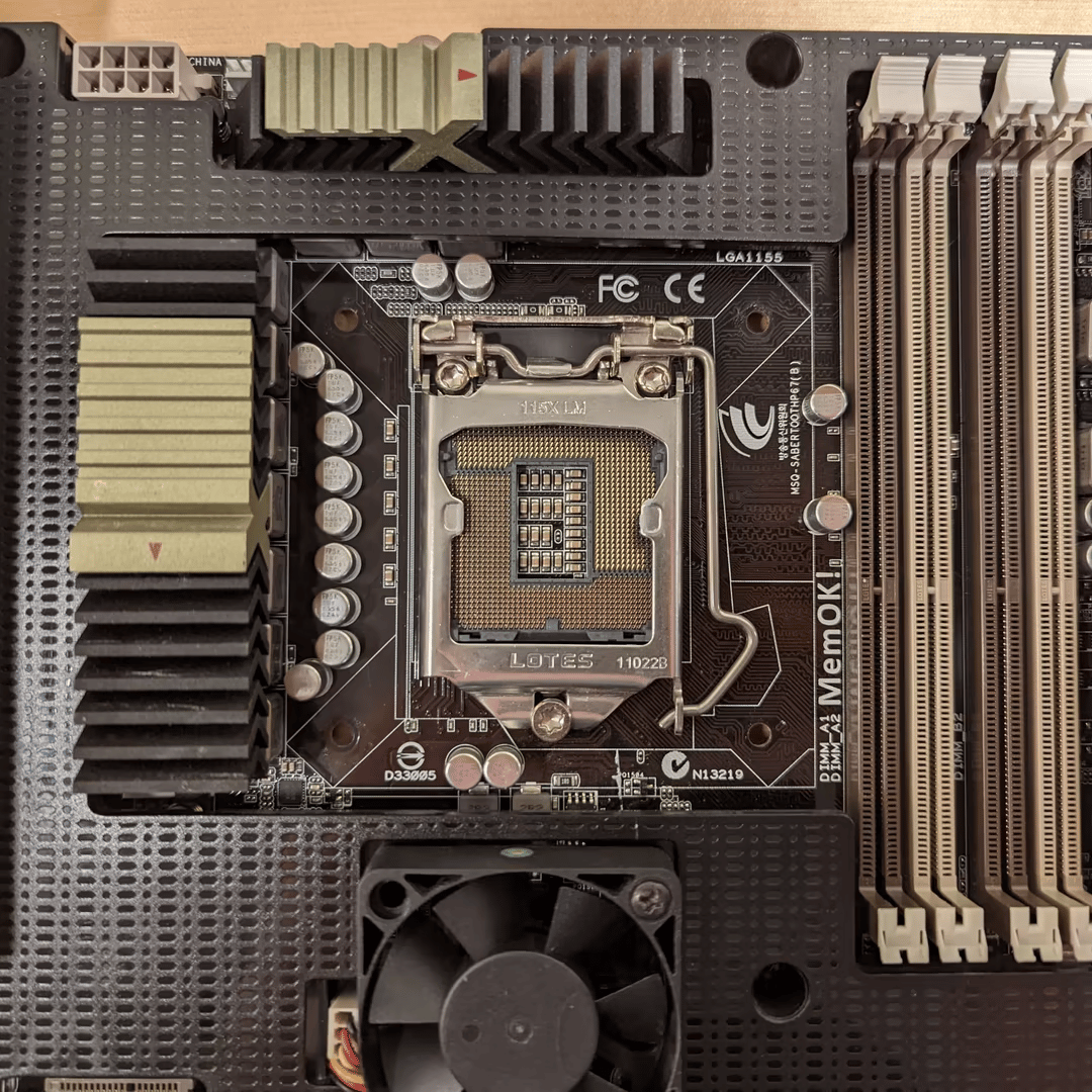 ASUS SABERTOOTH P67 Intel P67 Express LGA 1155 DDR3 Motherboard USB3.0