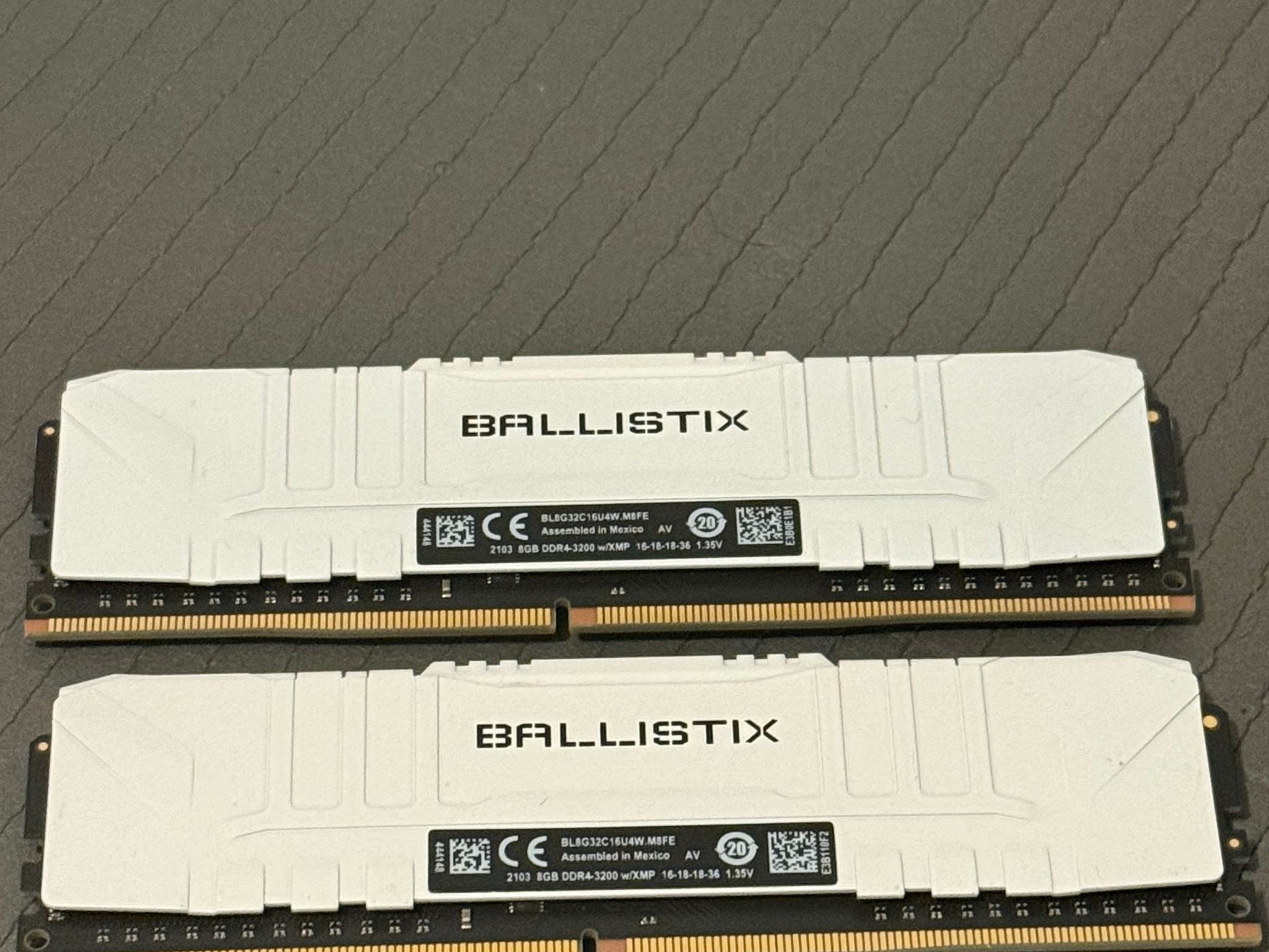 Crucial Ballistix 16GB DDR4-3200 (2x8GB)