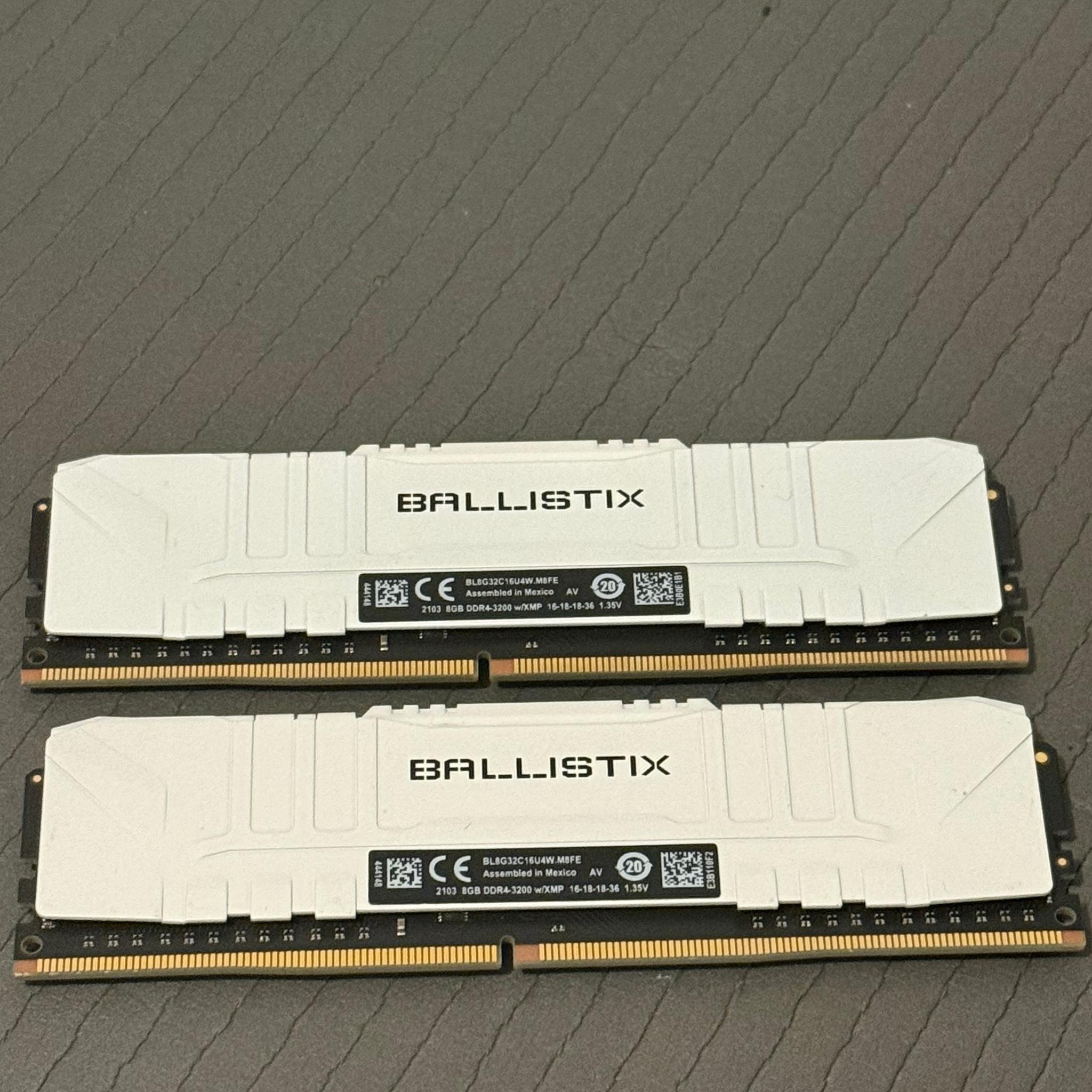 Crucial Ballistix 16GB DDR4-3200 (2x8GB)