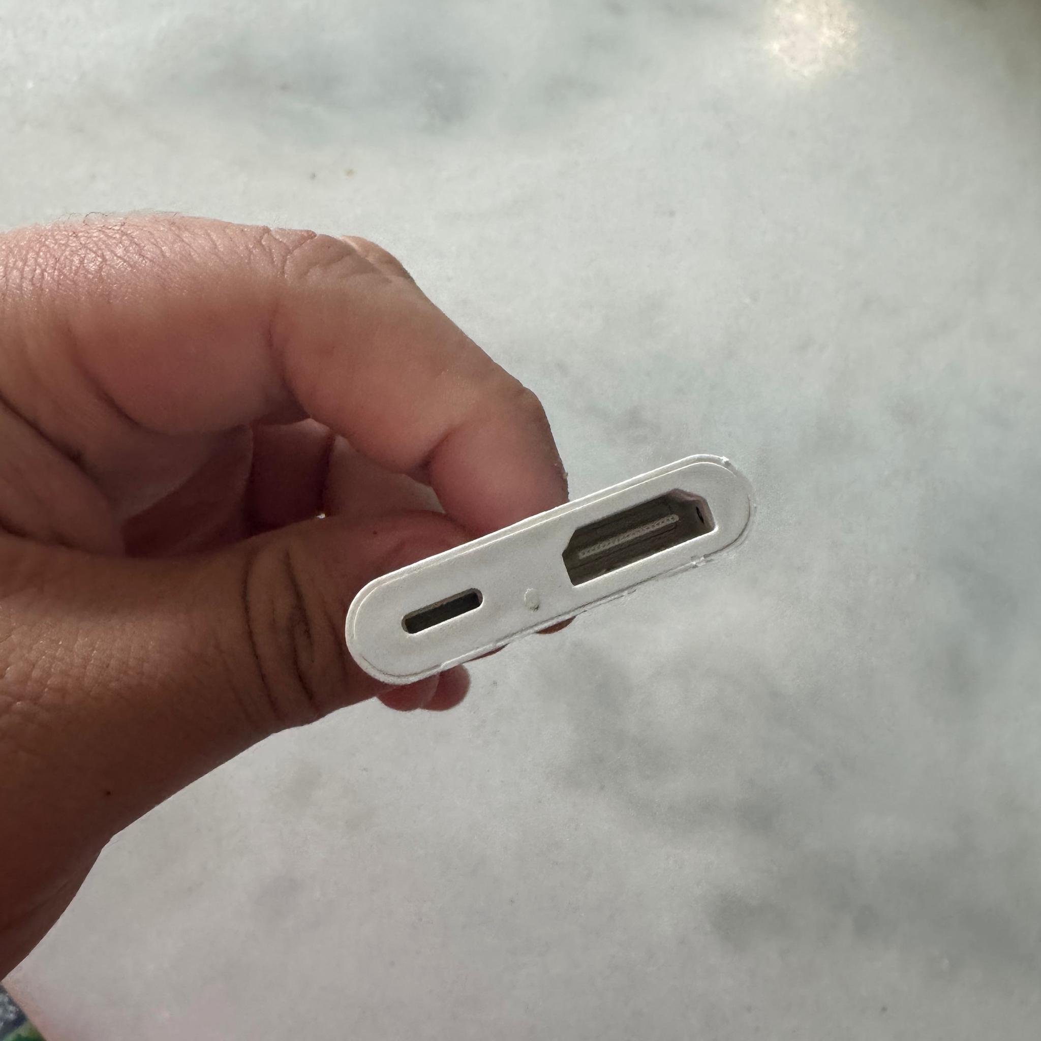 Lightning to HDMI adapter