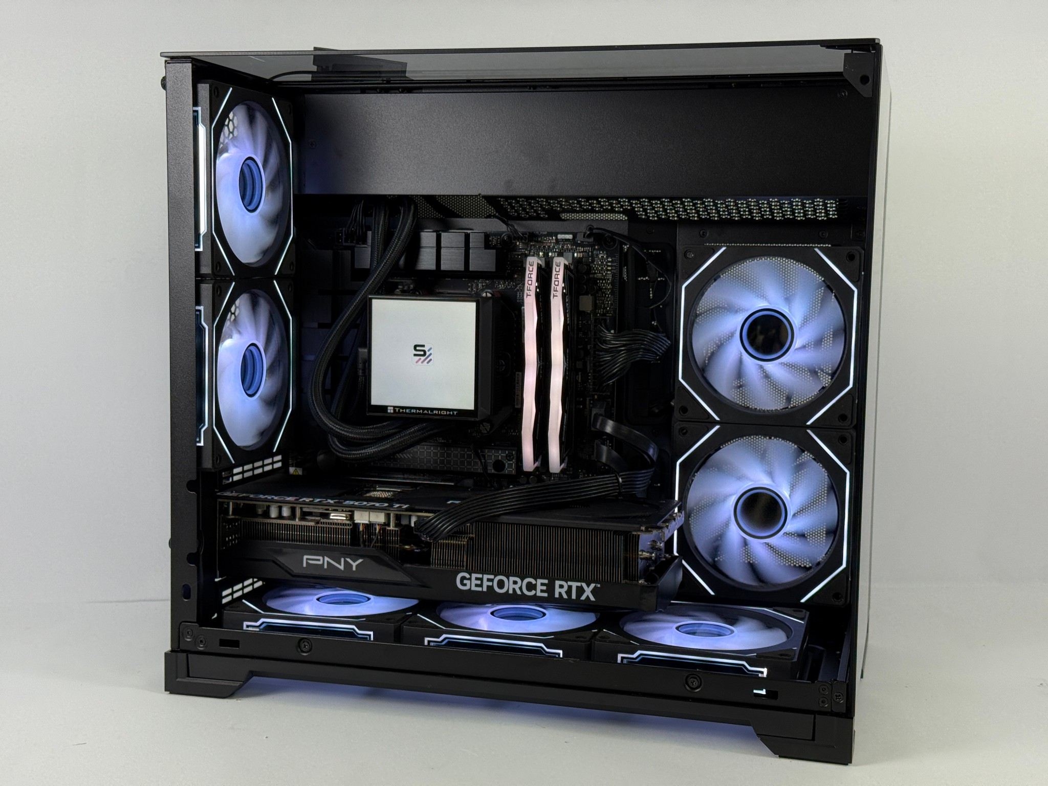 4K Gaming | Ryzen 7 9800X3D, RTX 5070 Ti, 32GB DDR5 RAM, 2TB NVMe SSD, WiFi + Bluetooth