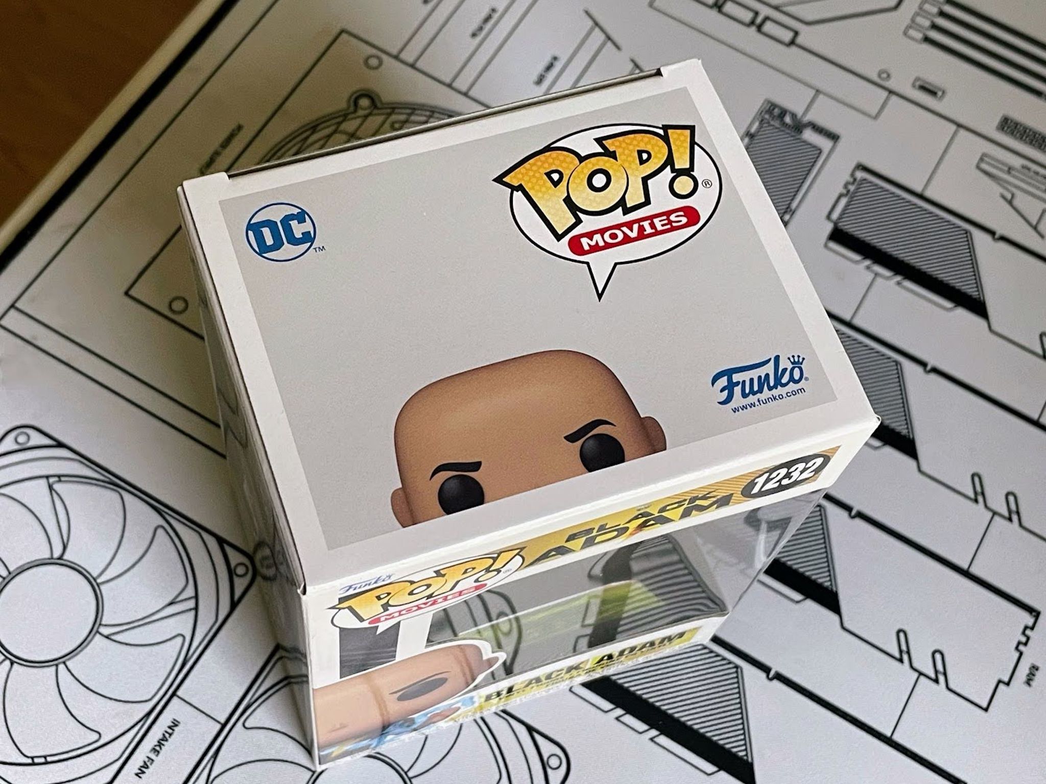 Funko Pop! Movies: Black Adam - Black Adam No Cape with Lighting Chest