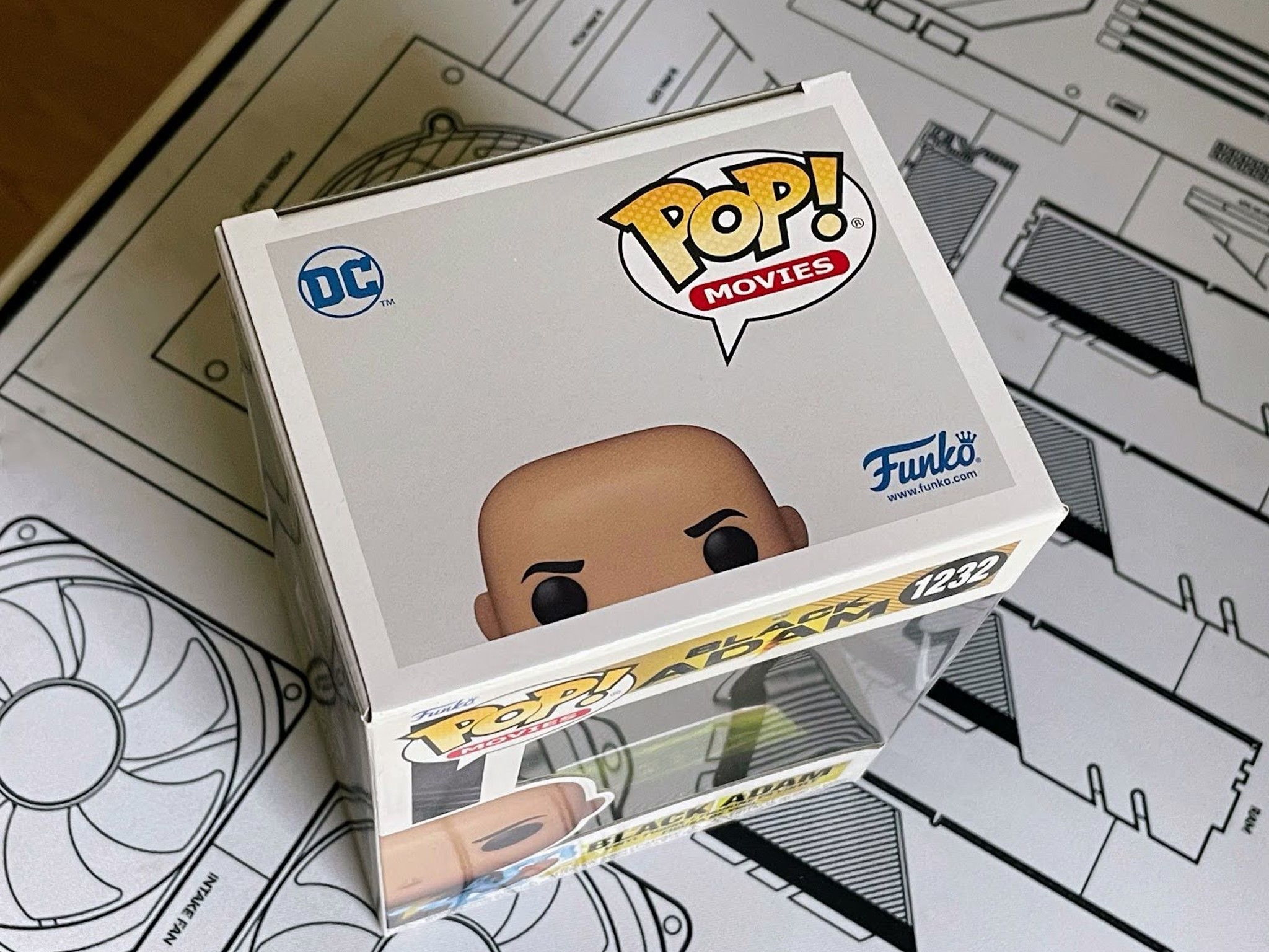 Funko Pop! Movies: Black Adam - Black Adam No Cape with Lighting Chest