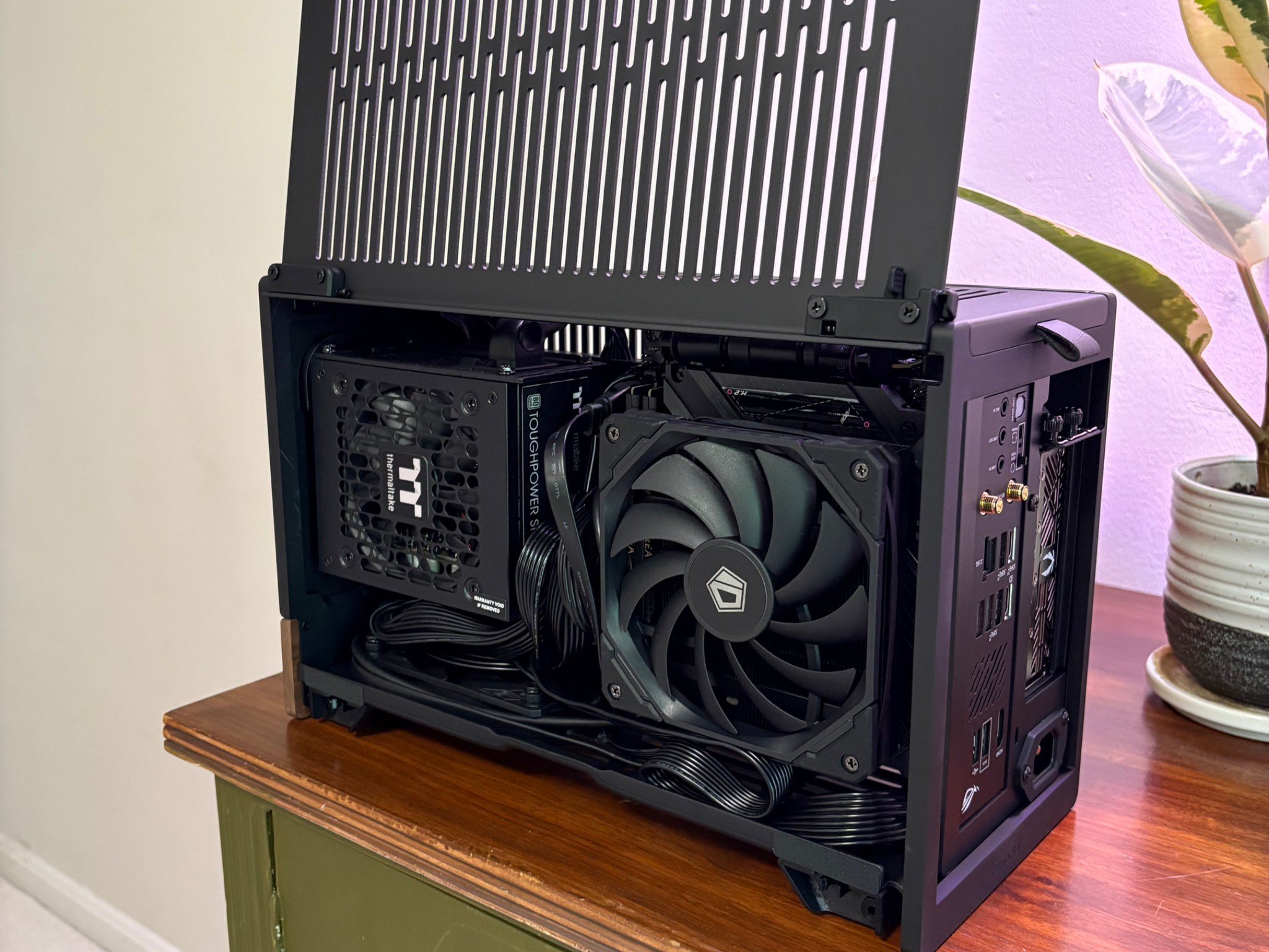 RTX 5070TI | Ryzen 7 7800X3D | 32GB DDR5 | 1.5TB SSD | 1000W PSU | 1x 120MM Fan | Fractal Terra ITX