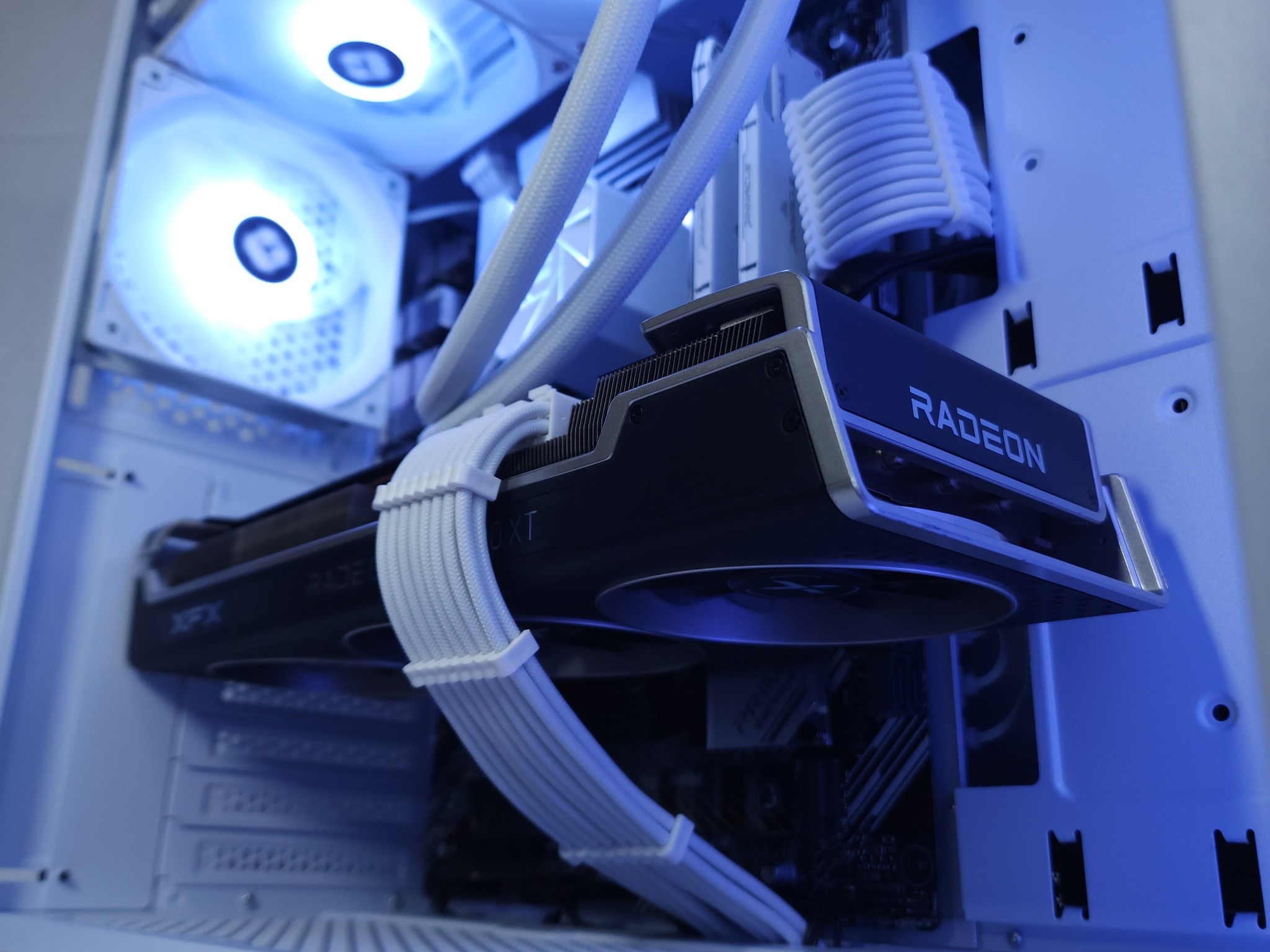 🤍💙RX 6700XT | Ryzen 5 5600G | 16GB 3200MHz | 1TB NVMe SSD