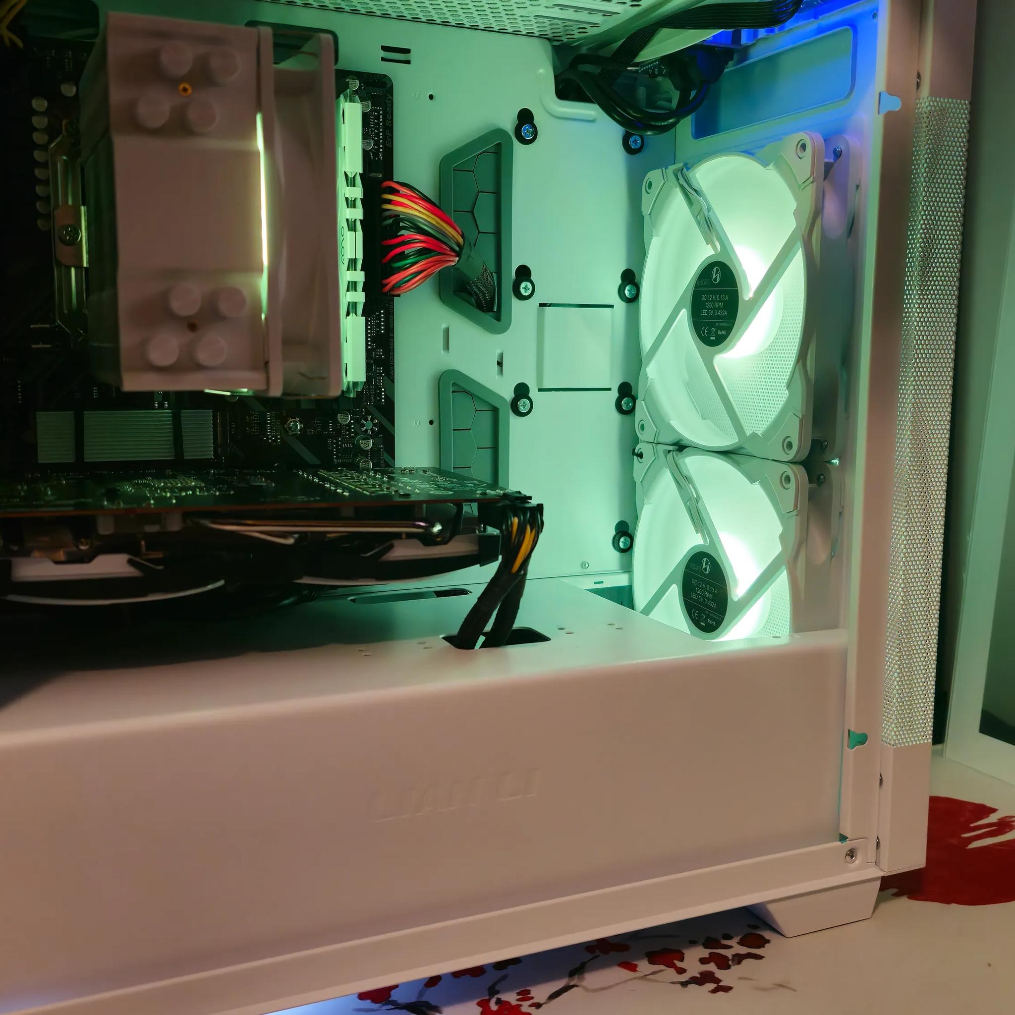 Frosty Mini Mesh Ryzen 5 5600X / 16GB DDR4/1TB SSD / RX6600 8GB