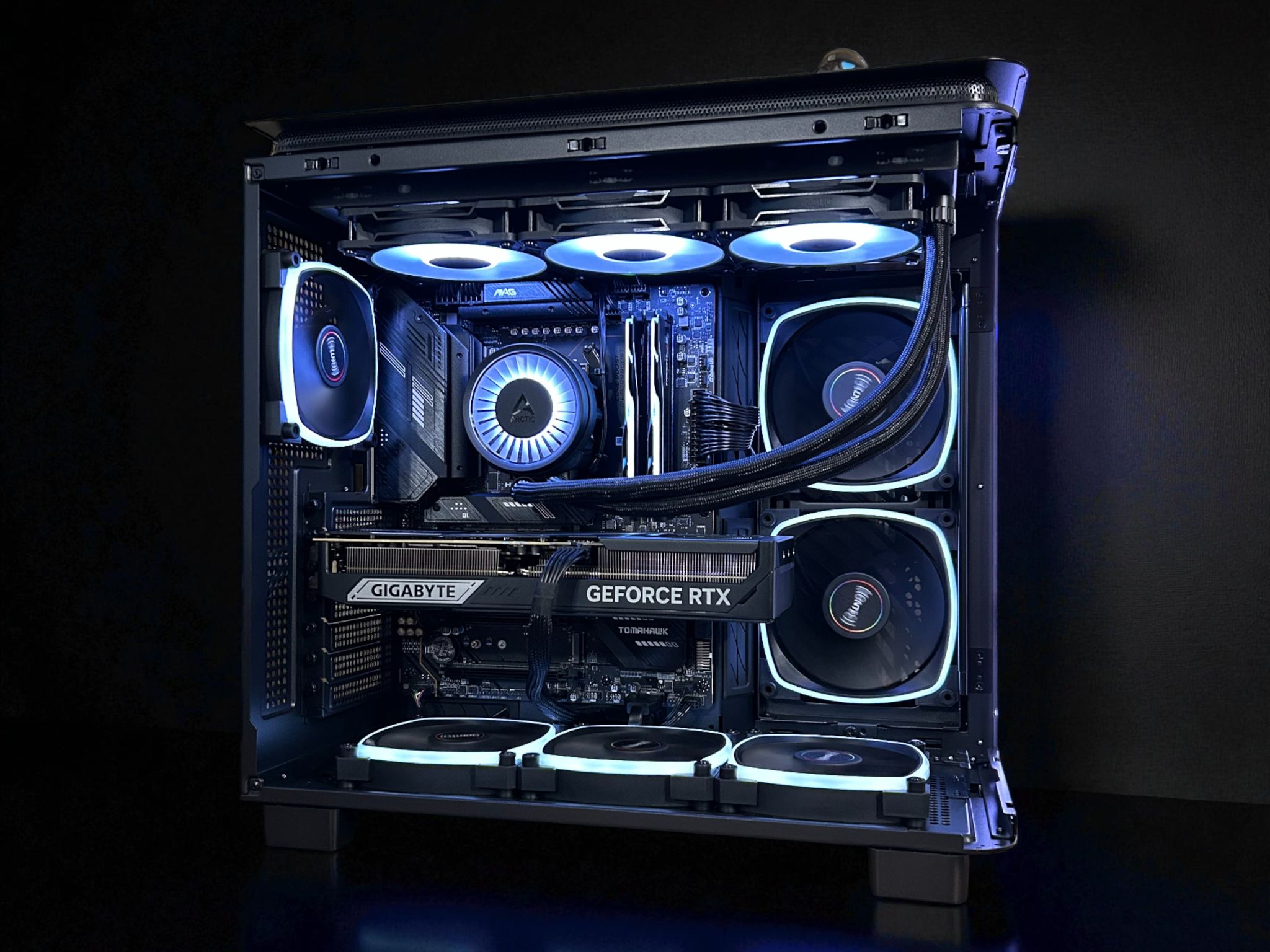 RTX 5080 | Ryzen 7 9800X3D | 32GB DDR5 6200MT/s CL30 | 2TB NVMe | The Commander RTX