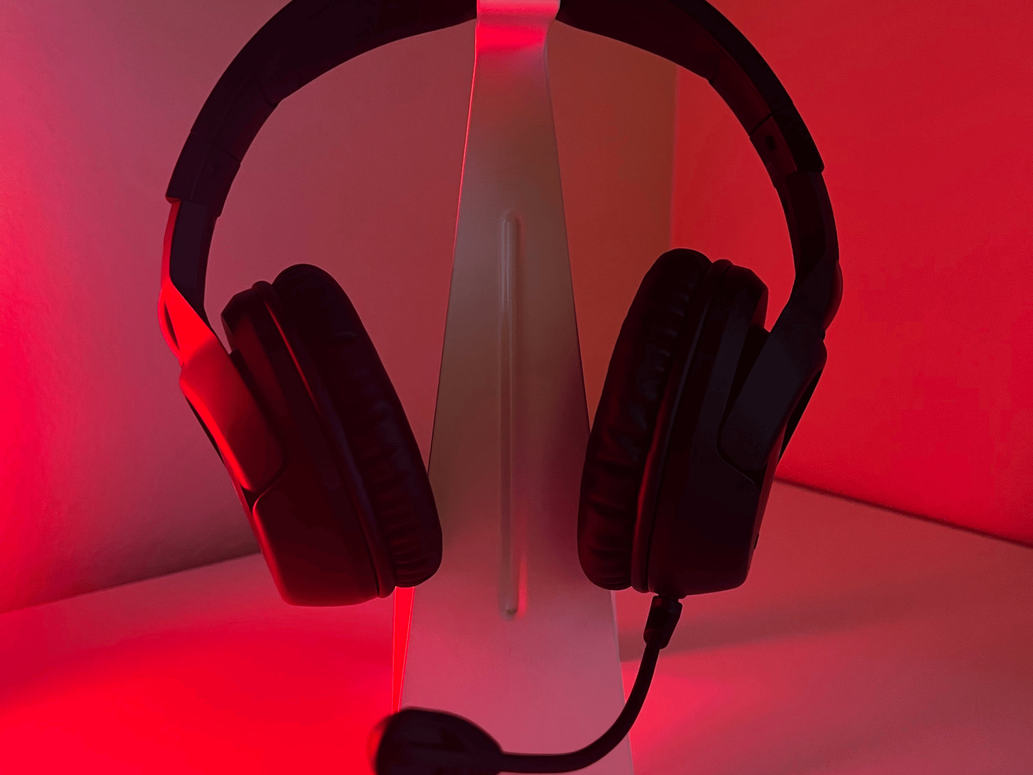 WIRELESS  Noise-cancelling Hyperx Headset 30HR long lasting battery