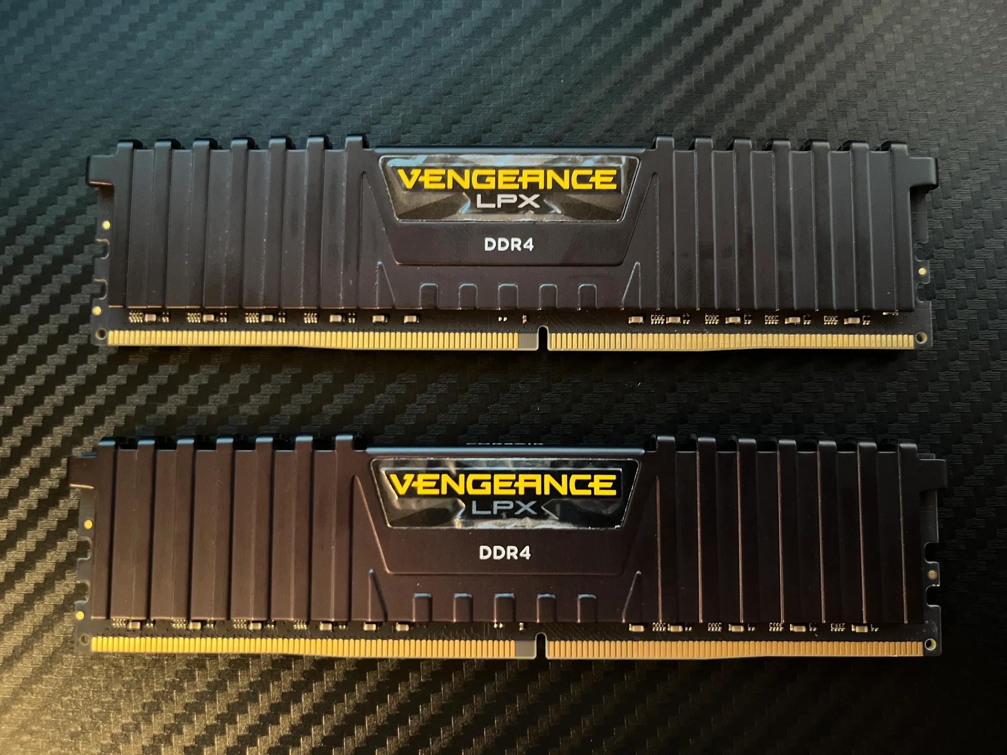 Corsair Vengeance LPX 32 GB (2 x 16 GB) DDR4-3600 CL18 Memory
