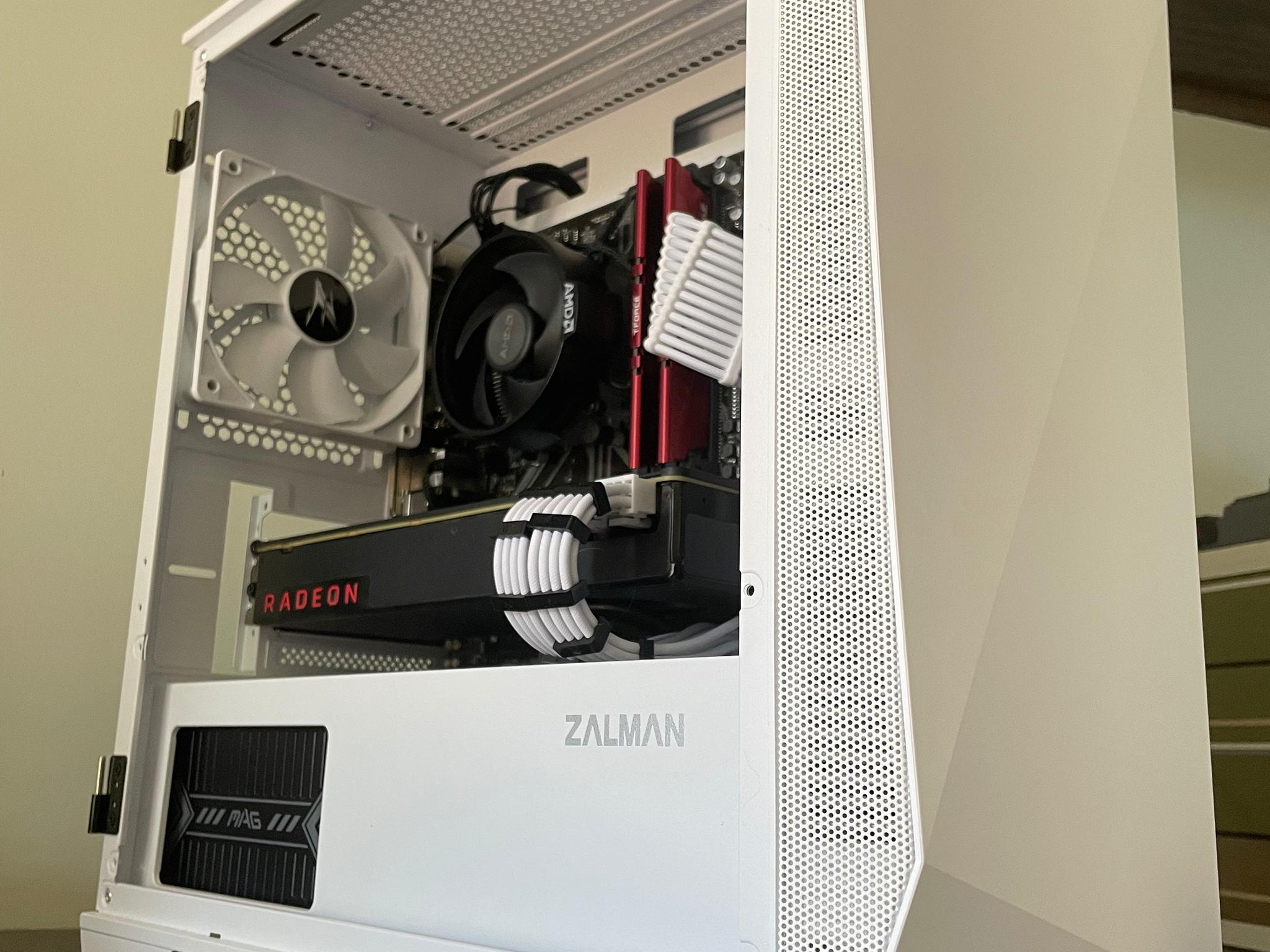 White Ryzen 7 Vega 64 gaming pc