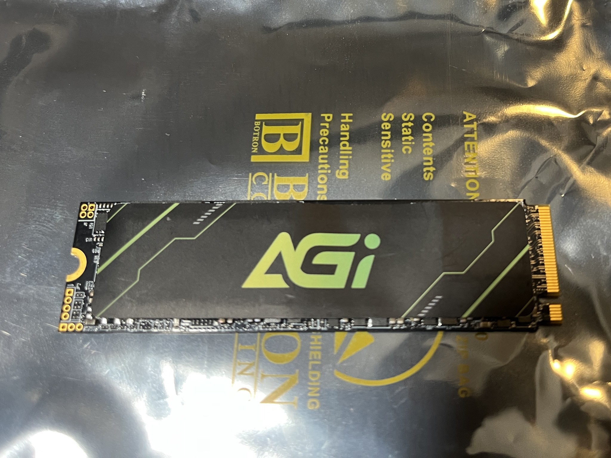 AGi 2280mm AGI1T0G43AI818 1TB M.2 NVMe Gen 4.0 x 4 SSD AGI1T0G43AI818