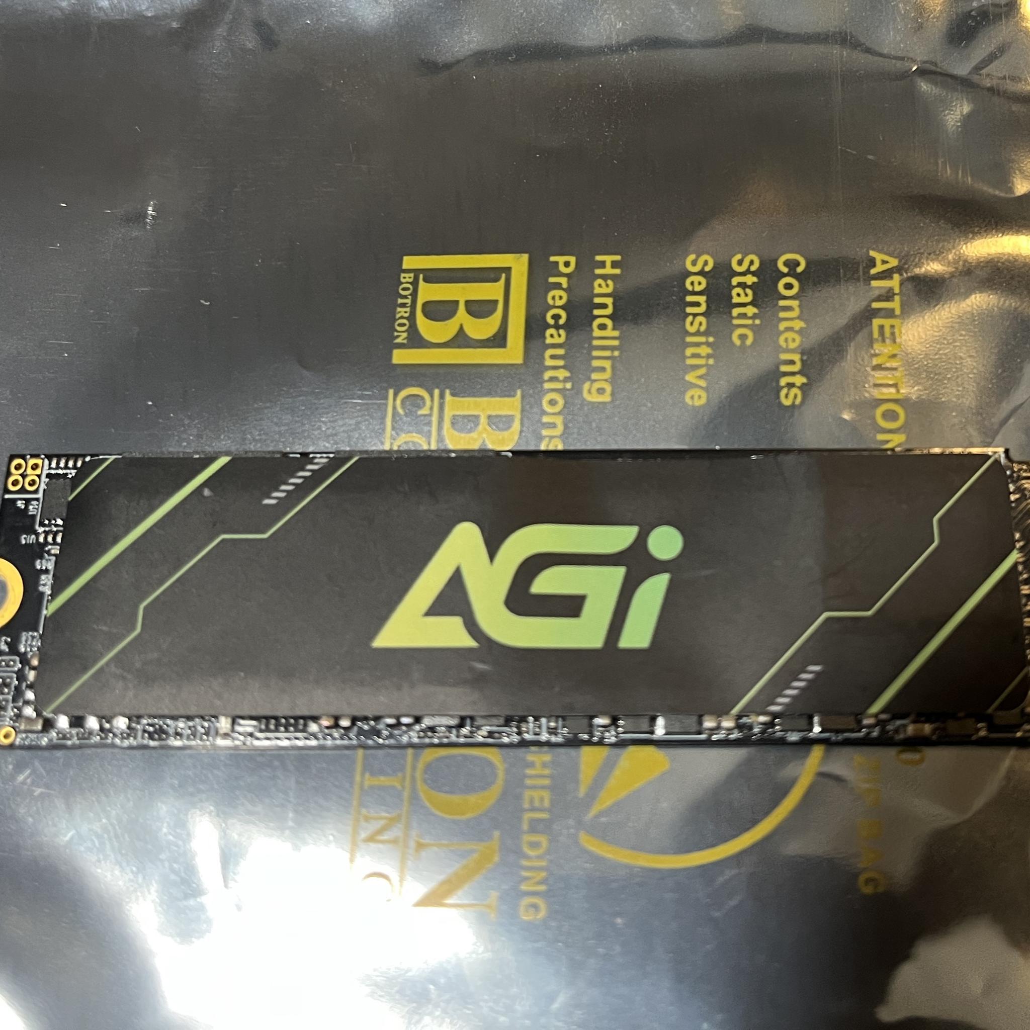 AGi 2280mm AGI1T0G43AI818 1TB M.2 NVMe Gen 4.0 x 4 SSD AGI1T0G43AI818