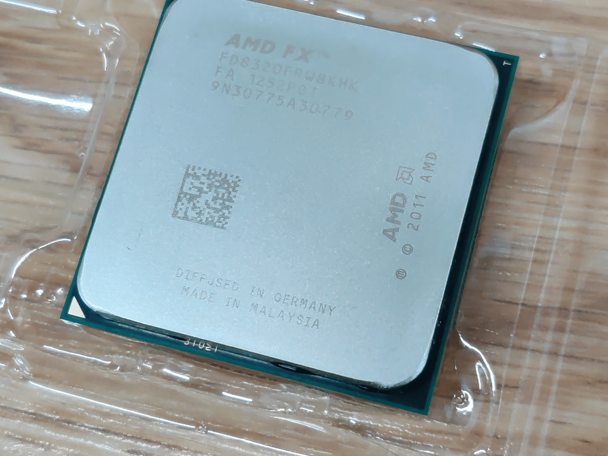 USED AMD FX-8320 3.5 GHz 8-Core Processor FD8320FRW8KHK AM3
