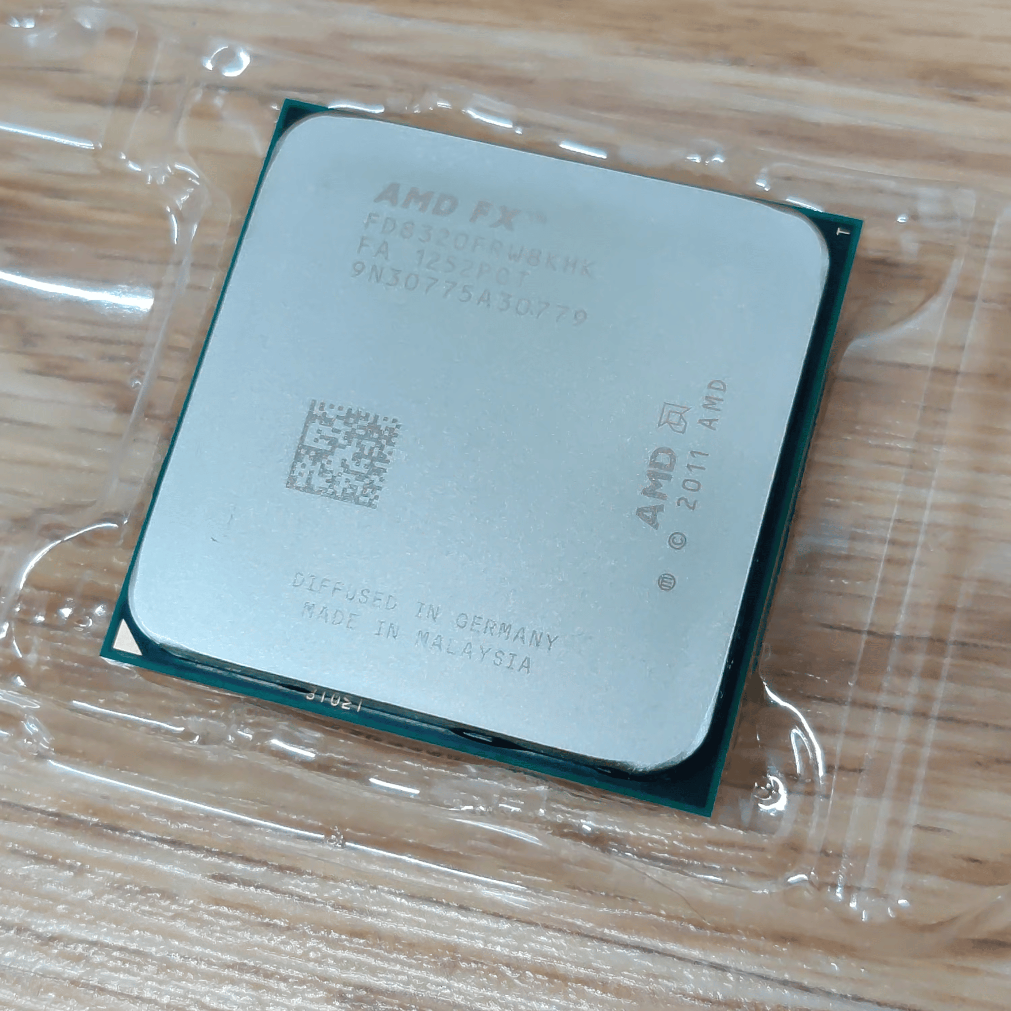 USED AMD FX-8320 3.5 GHz 8-Core Processor FD8320FRW8KHK AM3