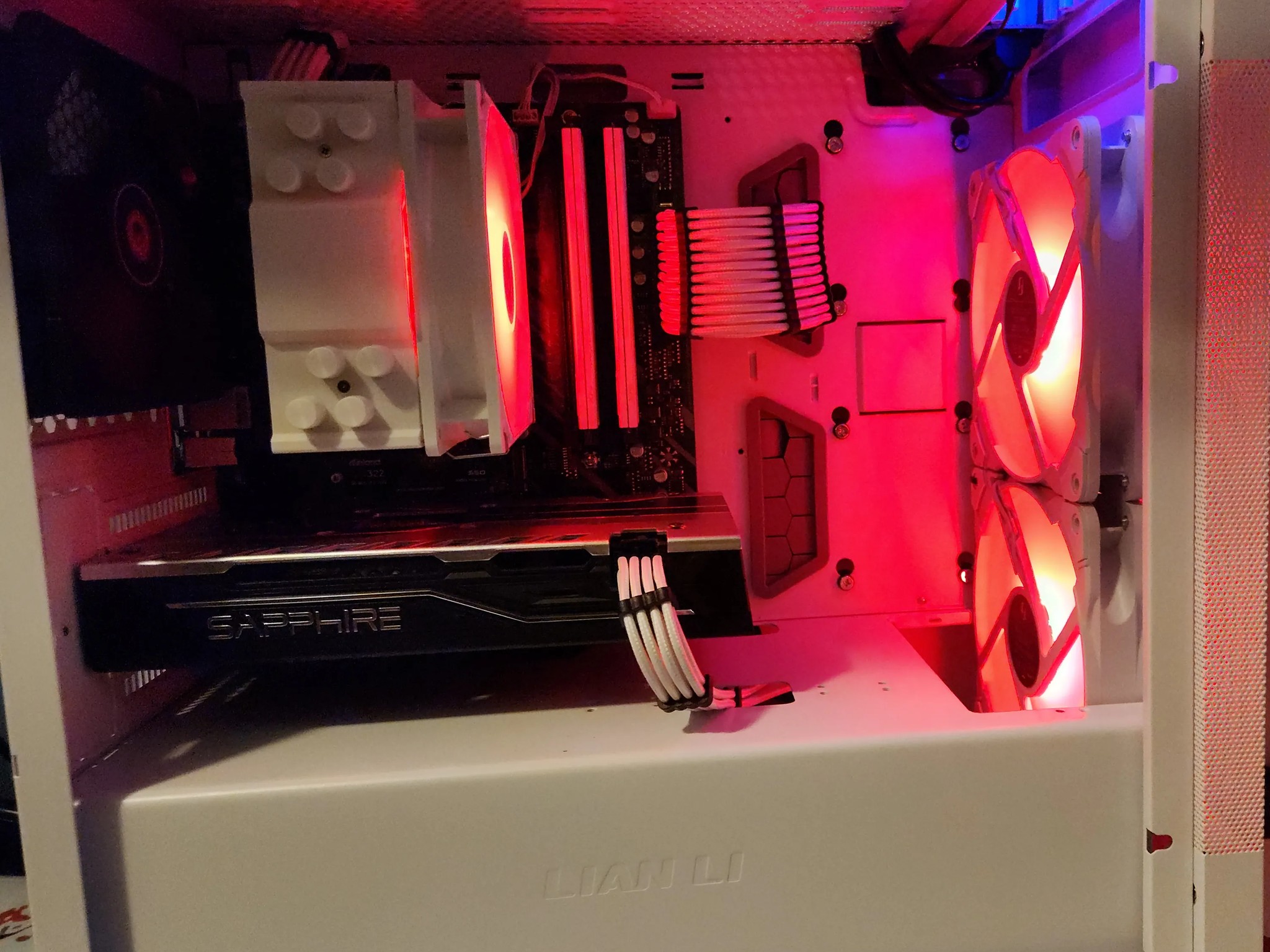 Frosty Mini Mesh PC Ryzen 5 / 16GB DDR4/ 1TB SSD / RX 580 8GB