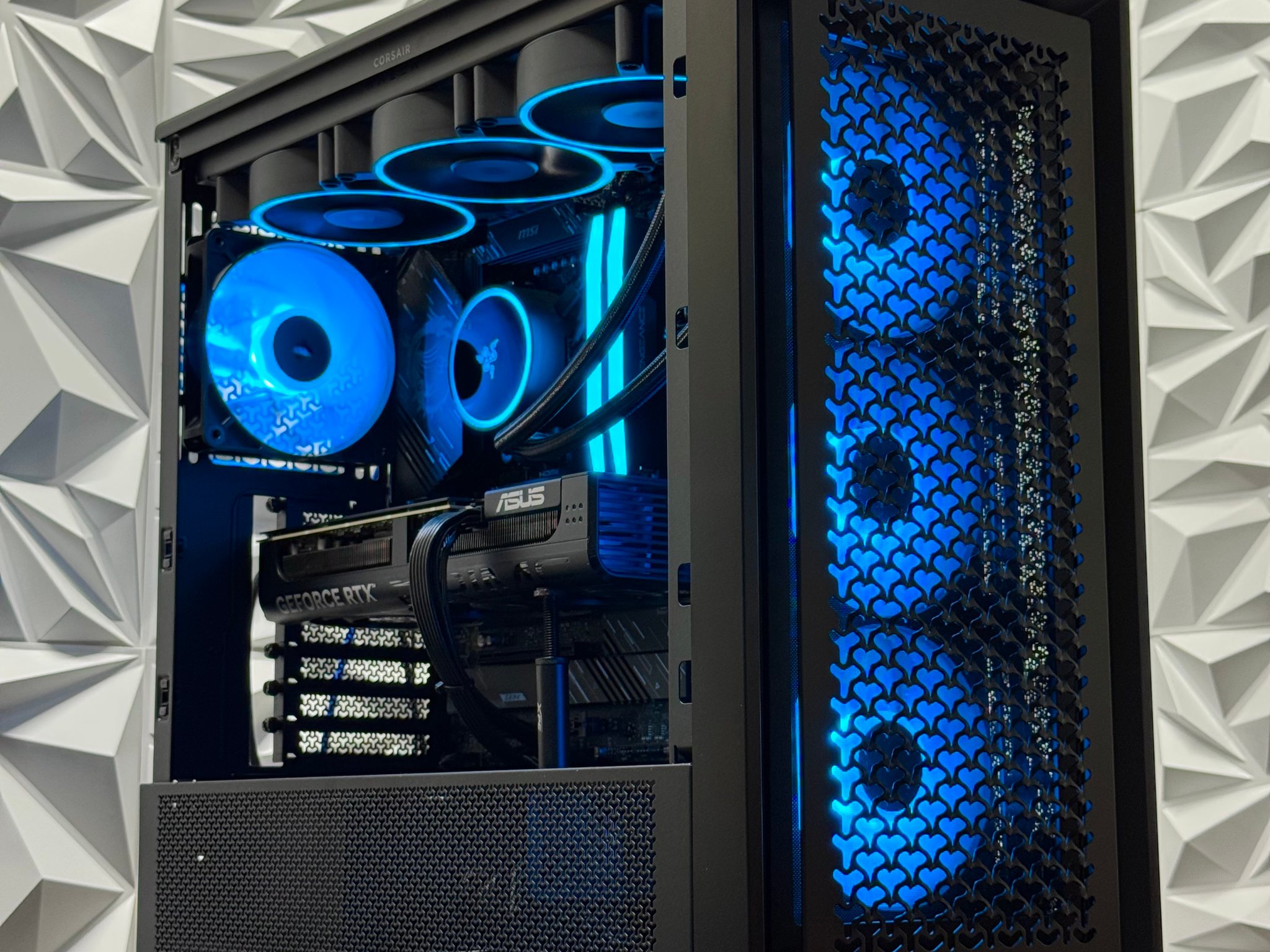 Ryzen 7 9800X3D / RTX 5070 Ti / 32GB 6400MHz DDR5 Ram / 2TB SN580 SSD / X870