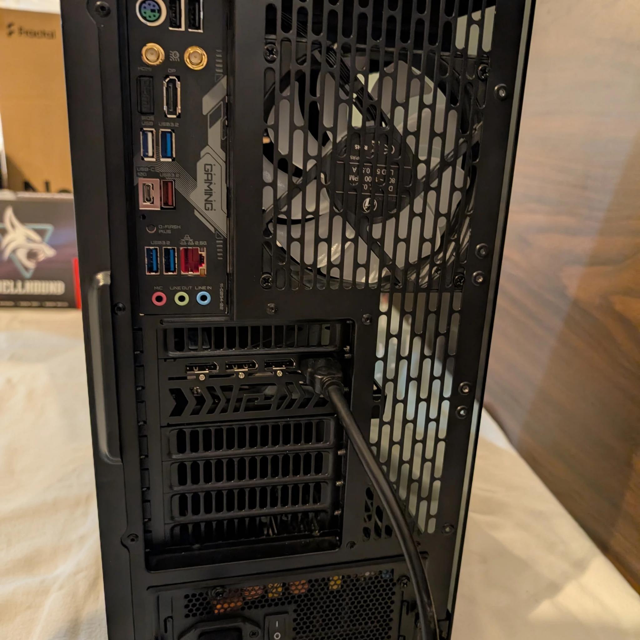 Fractal North Wood Gaming RGB PC - Ryzen 5 7600X / Radeon RX 7700XT 12GB / 32GB DDR5 / 2TB SSD / AIO