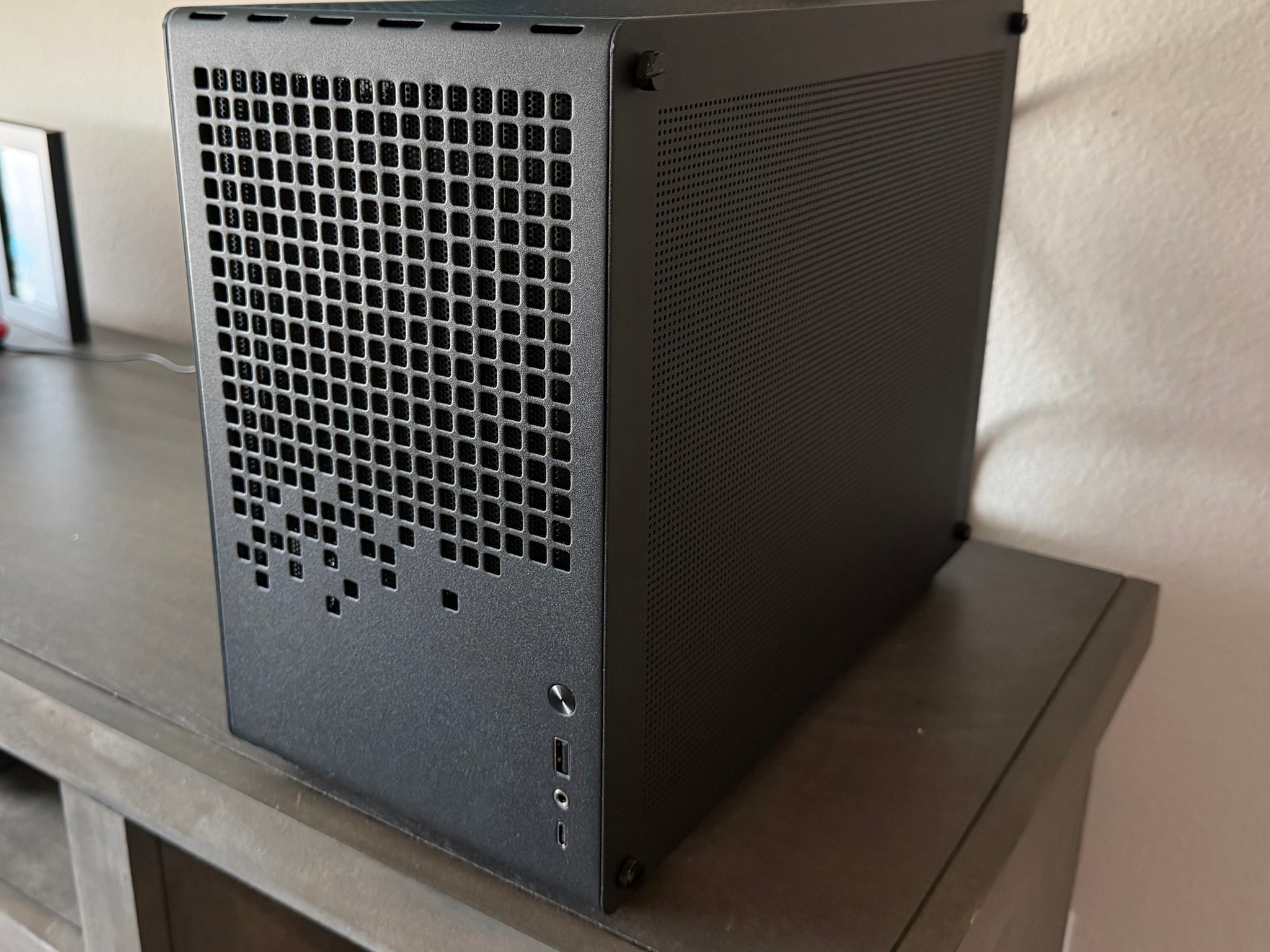 7600x3d/9070xt Micro Gaming PC