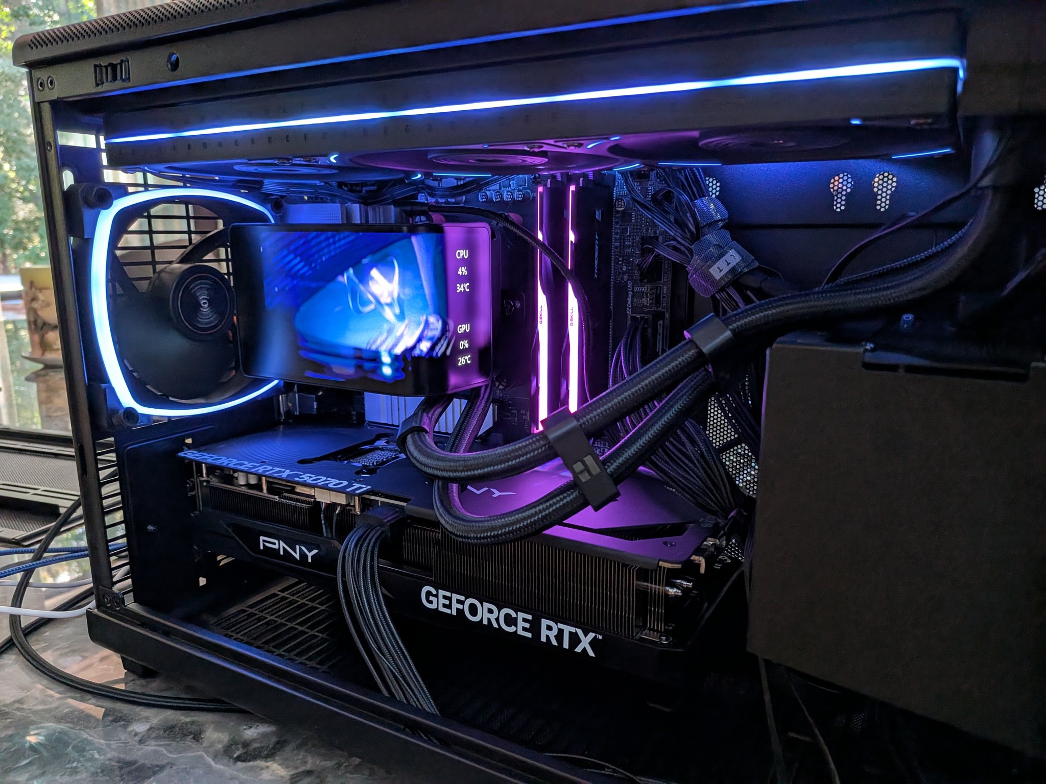 4K Stargate - RTX 5070 Ti, Ryzen 7 9800X3D, 32 GB DDR5, 2 TB Gen 4 NVME, RGB, Liquid Cooled