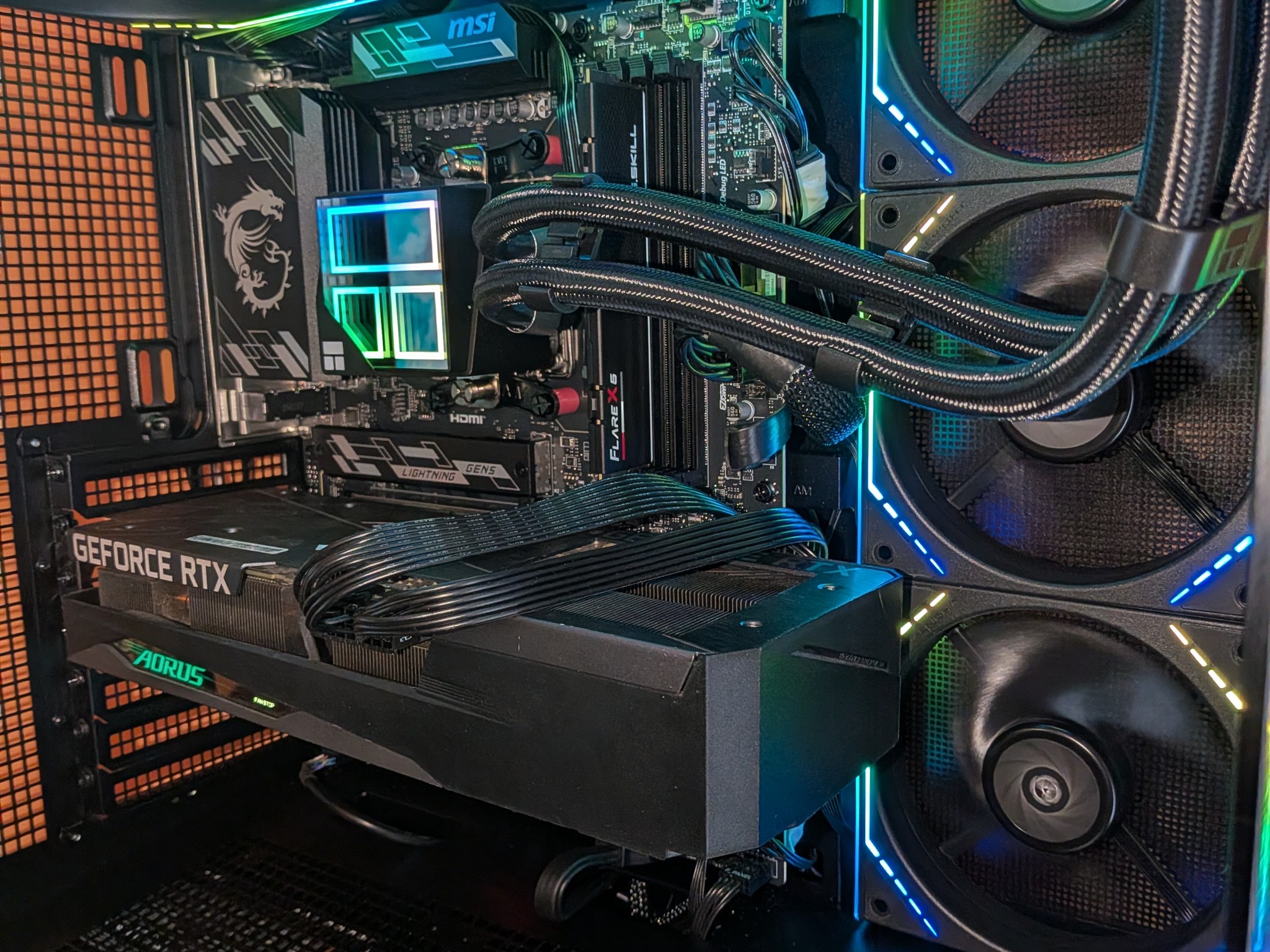 9600X | RTX 3060 12GB | 16GB DDR5 | 1 TB SSD | 650W