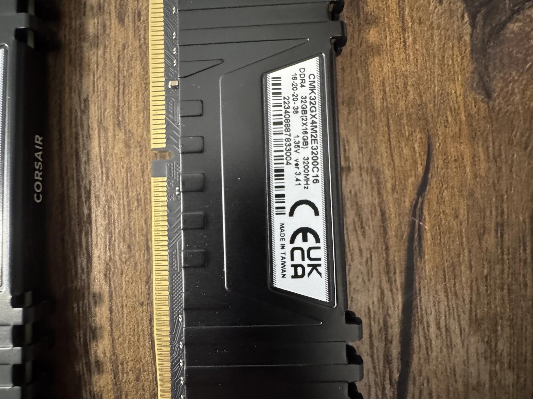 CORSAIR VENGEANCE LPX DDR4 RAM 32GB (2x16GB) 3200MHz (CMK32GX4M2E3200C16)