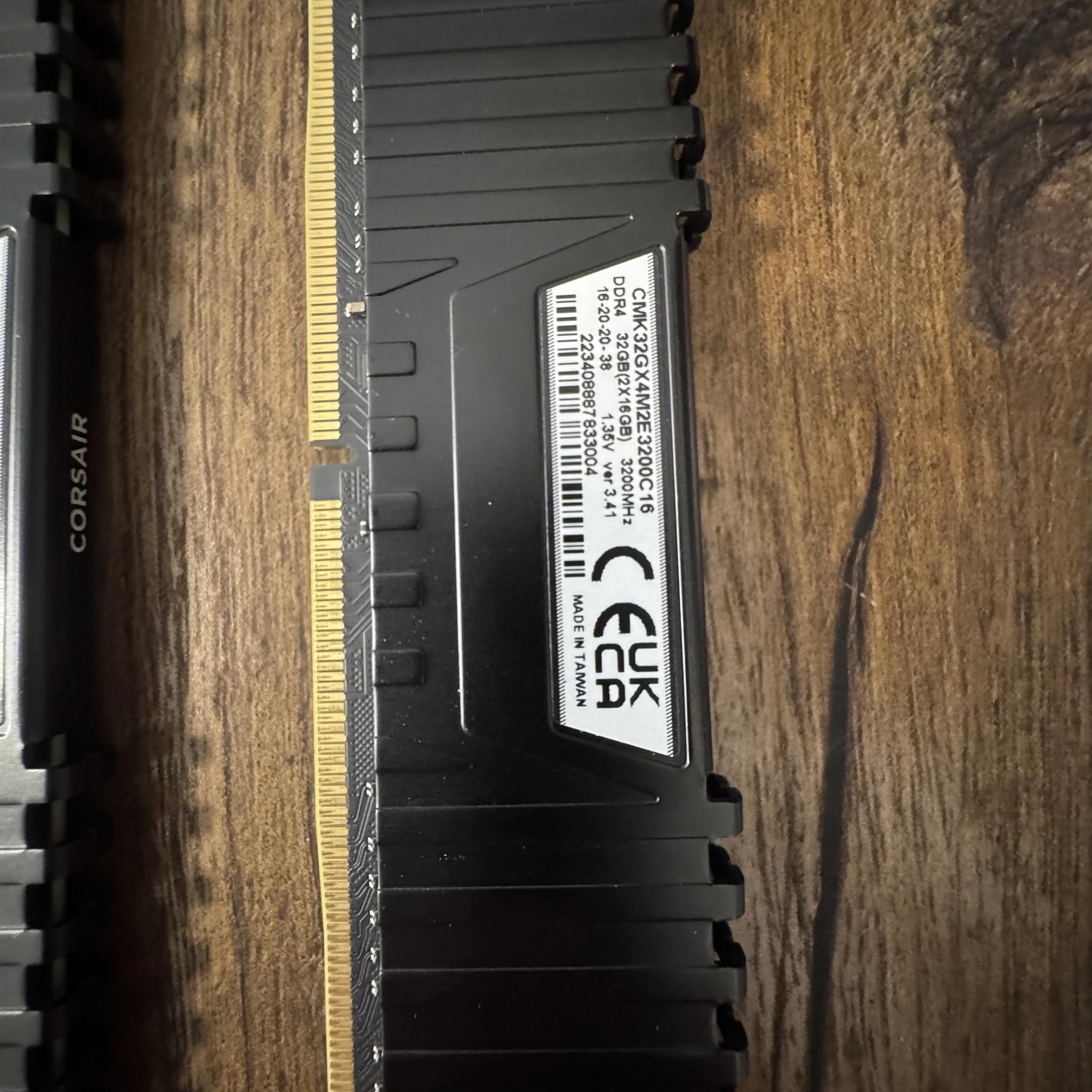 CORSAIR VENGEANCE LPX DDR4 RAM 32GB (2x16GB) 3200MHz (CMK32GX4M2E3200C16)