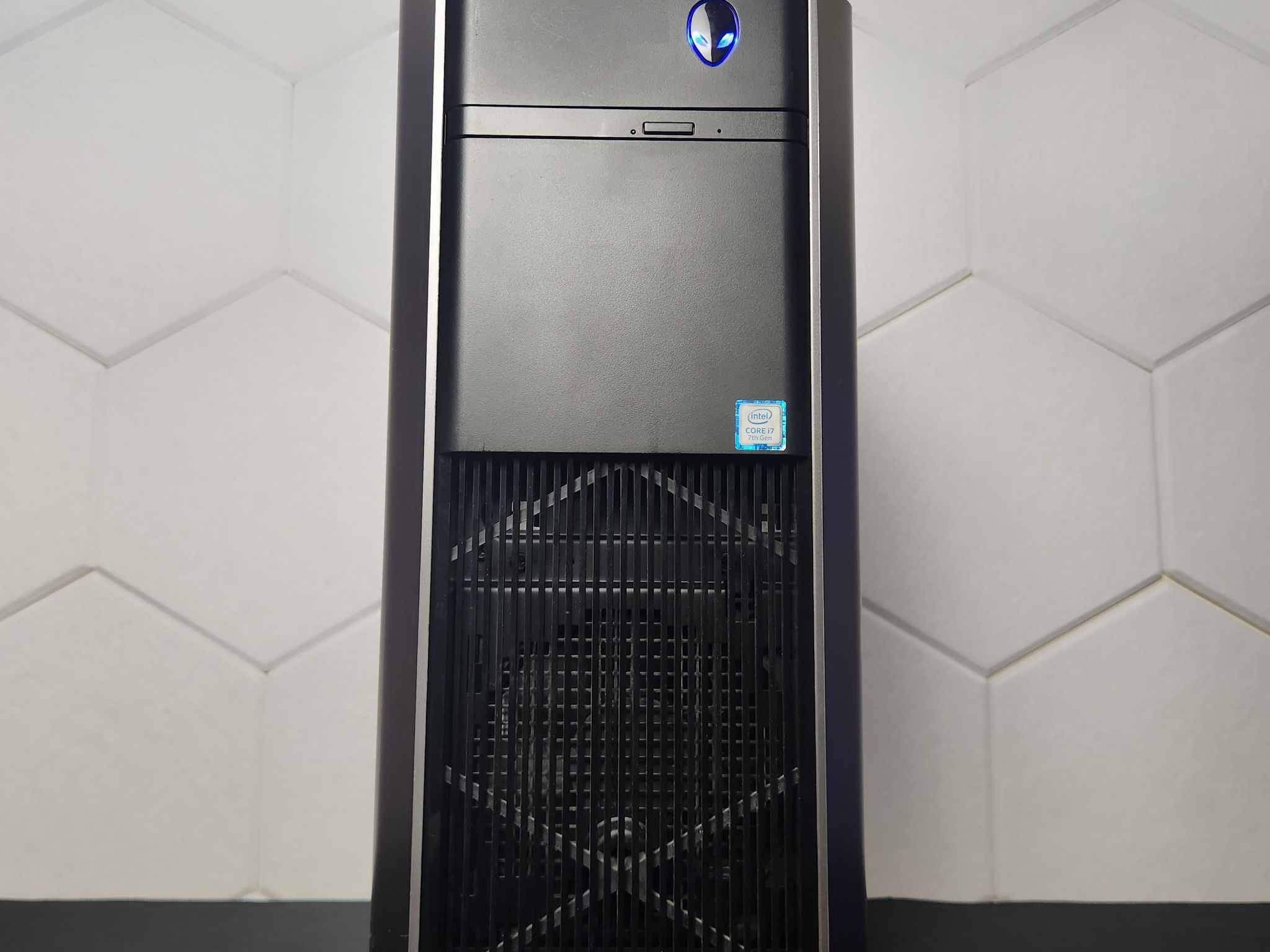 "ALIENWARE AURORA R6" GTX 1070 | Intel I7 7700 | 16GB DDR4 | 512GB SSD | Win 11 Home