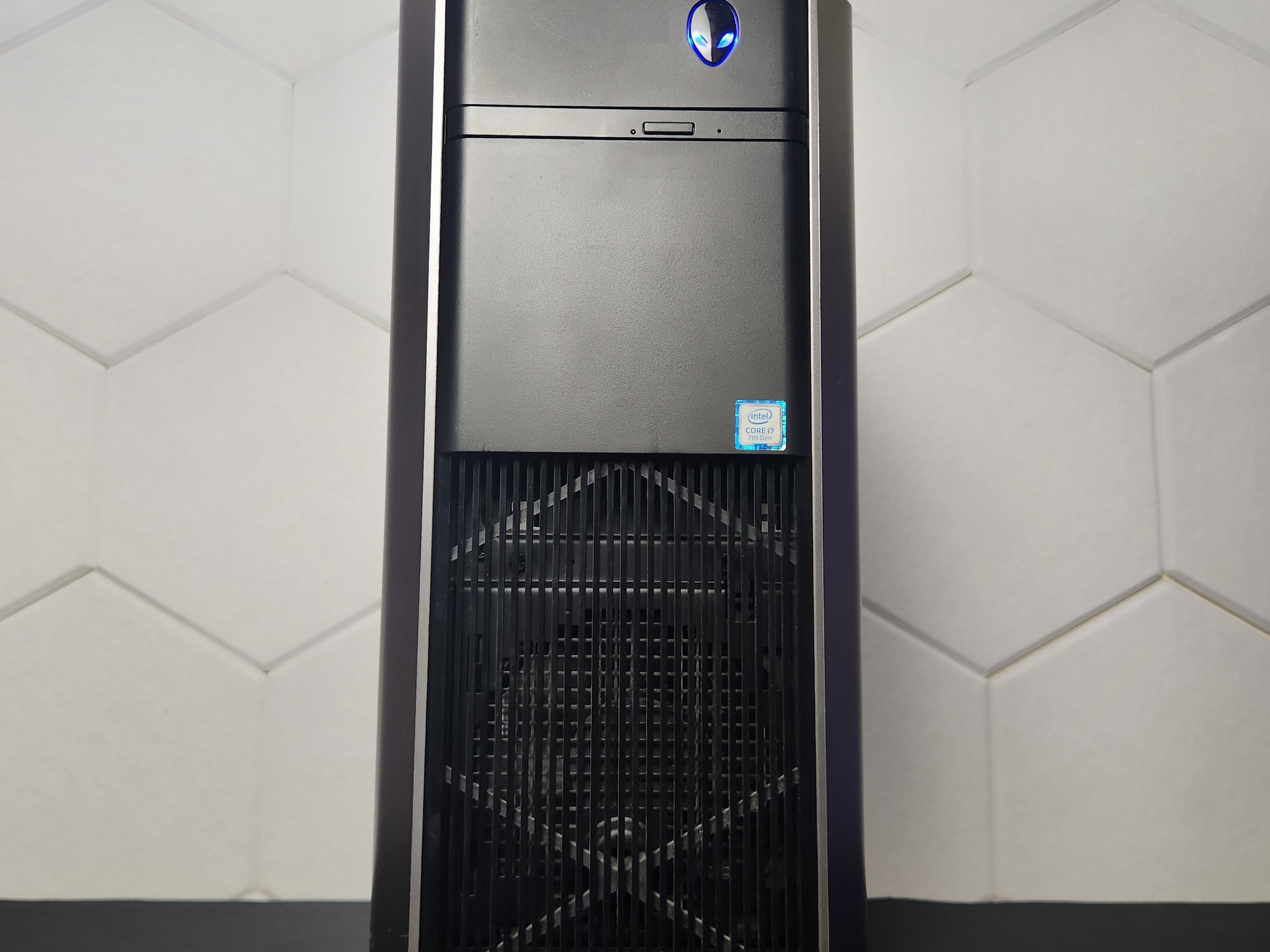 "ALIENWARE AURORA R6" GTX 1070 | Intel I7 7700 | 16GB DDR4 | 512GB SSD | Win 11 Home