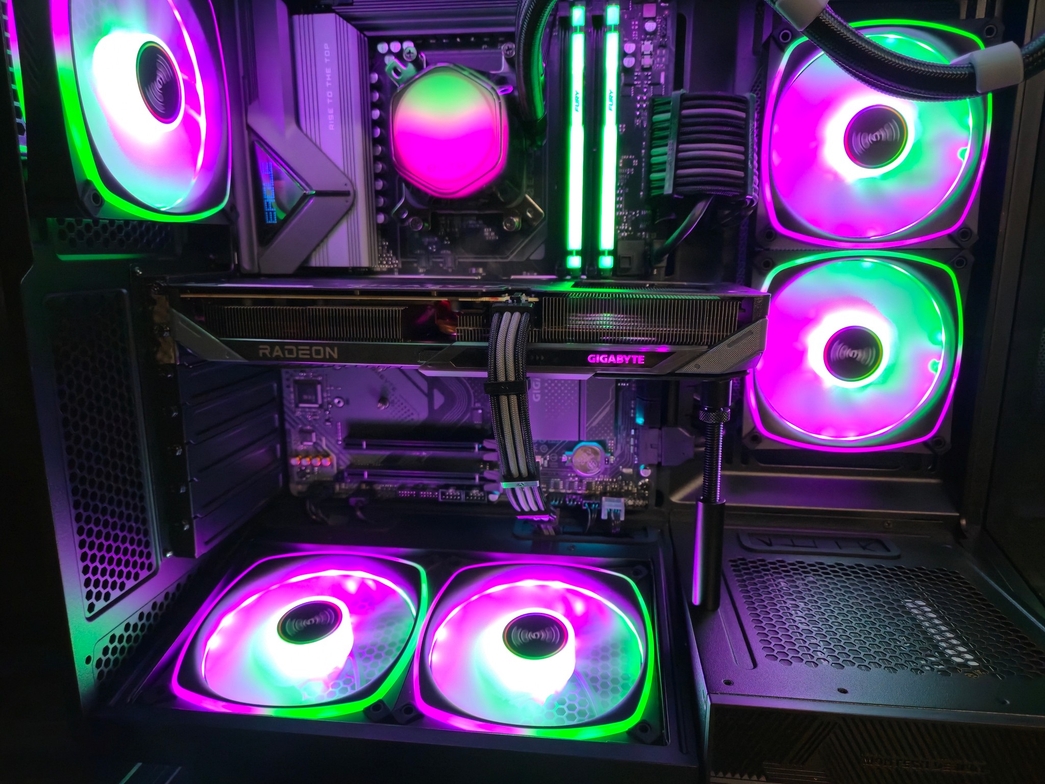 Ryzen 7 7800X3D - RX 9060 XT 16GB - 32GB DDR5 6000 CL30 - Gen4 NVMe - Montech Sky 3 - Custom PC