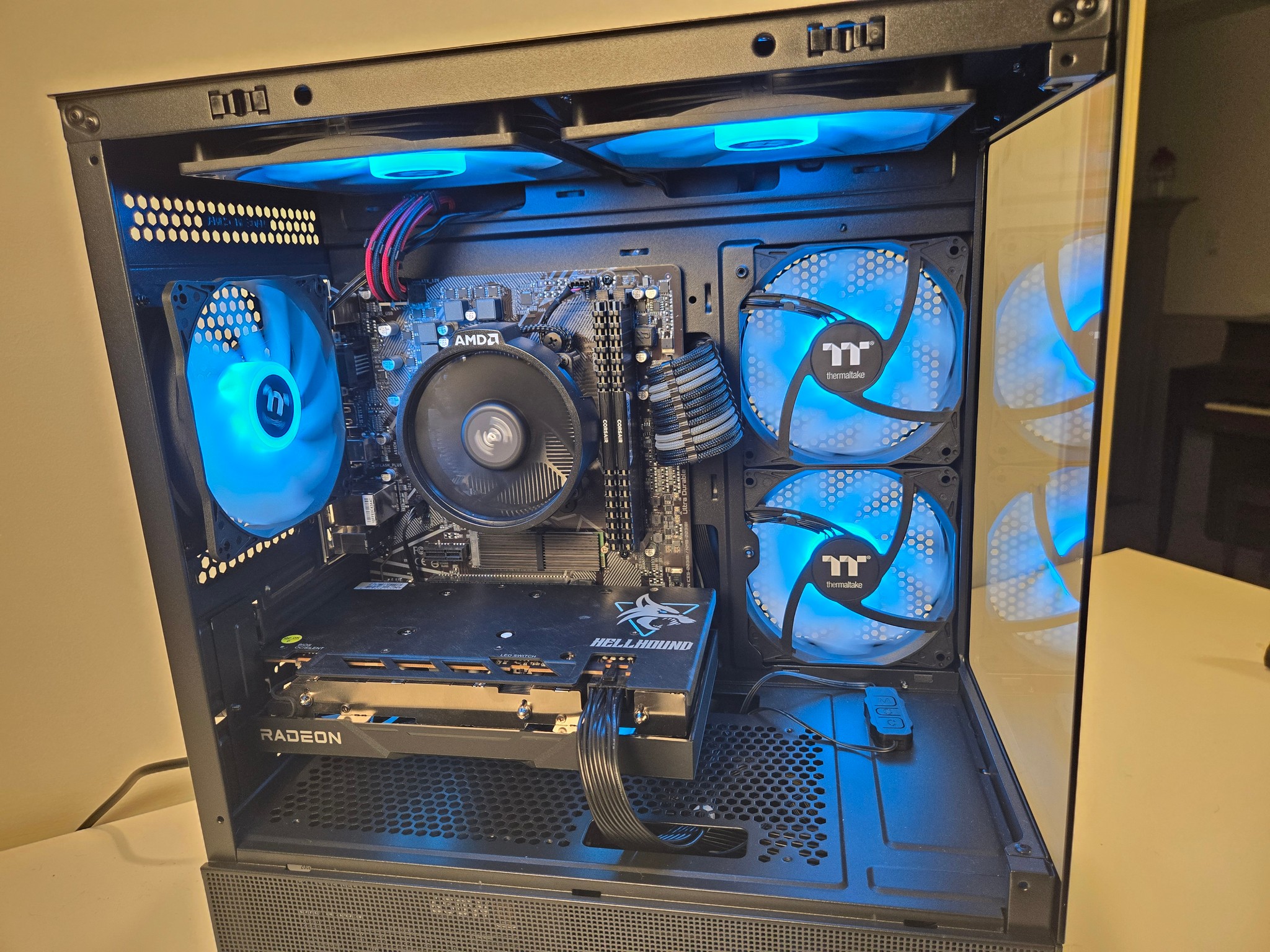 RX 6600 XT | Ryzen 5 5500 | 16gb DDR4 | 512gb SSD👏🏽