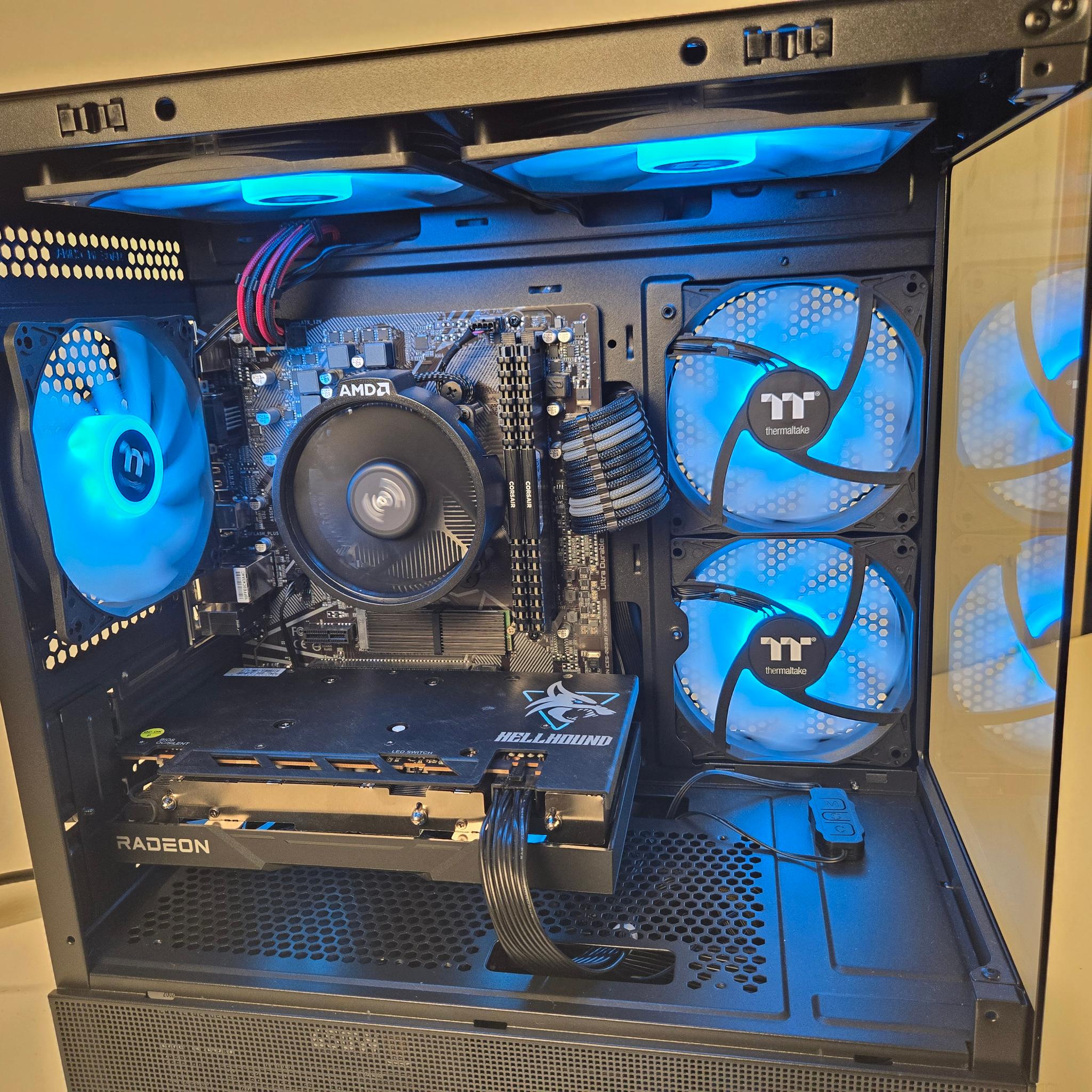 RX 6600 XT | Ryzen 5 5500 | 16gb DDR4 | 512gb SSD👏🏽