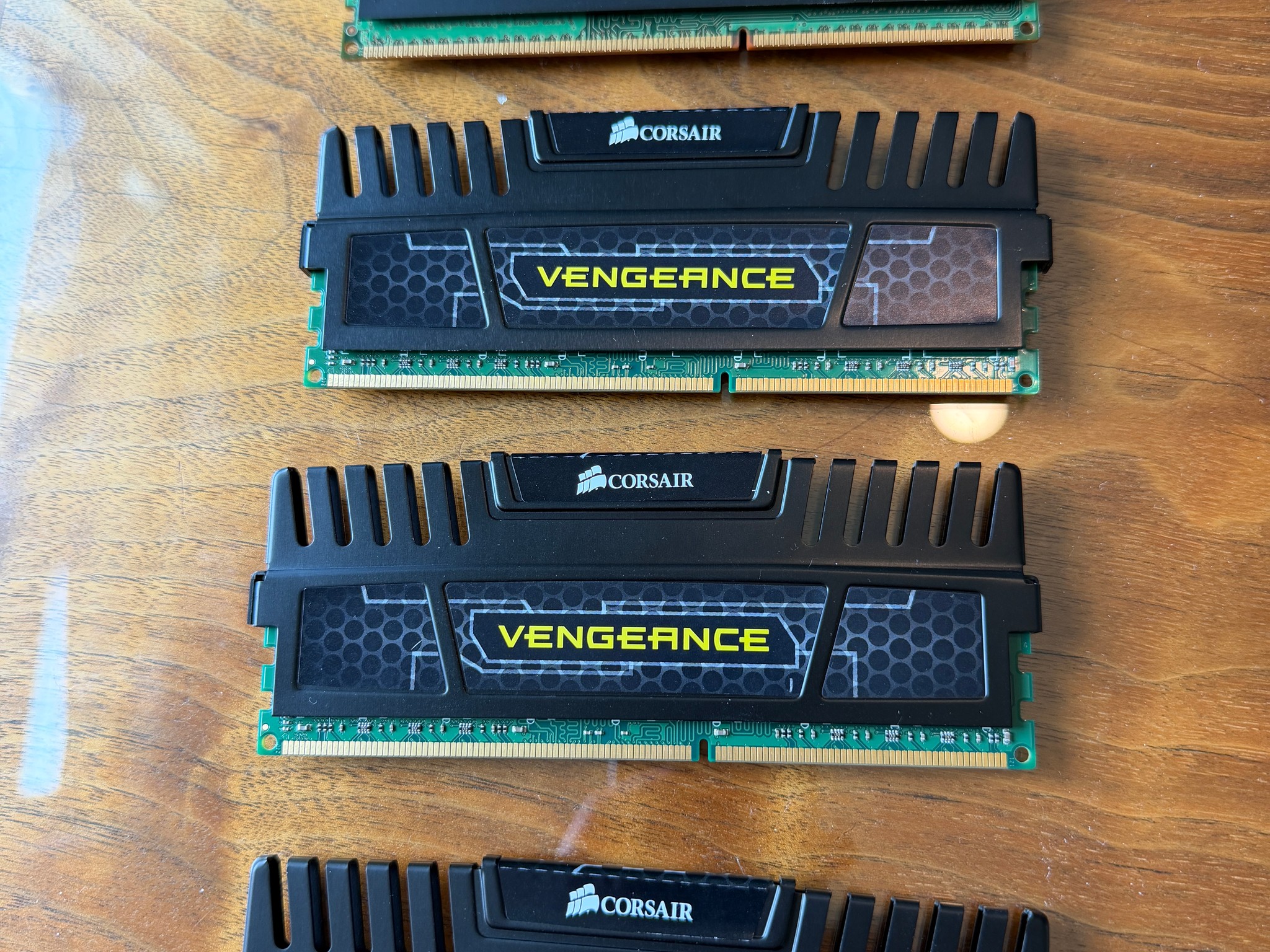 Corsair Vengeance® — 8GB Dual Channel DDR3 Memory Kit (4 x 4 GB, 16 GB kit) CMZ8GX3M2A1600C9