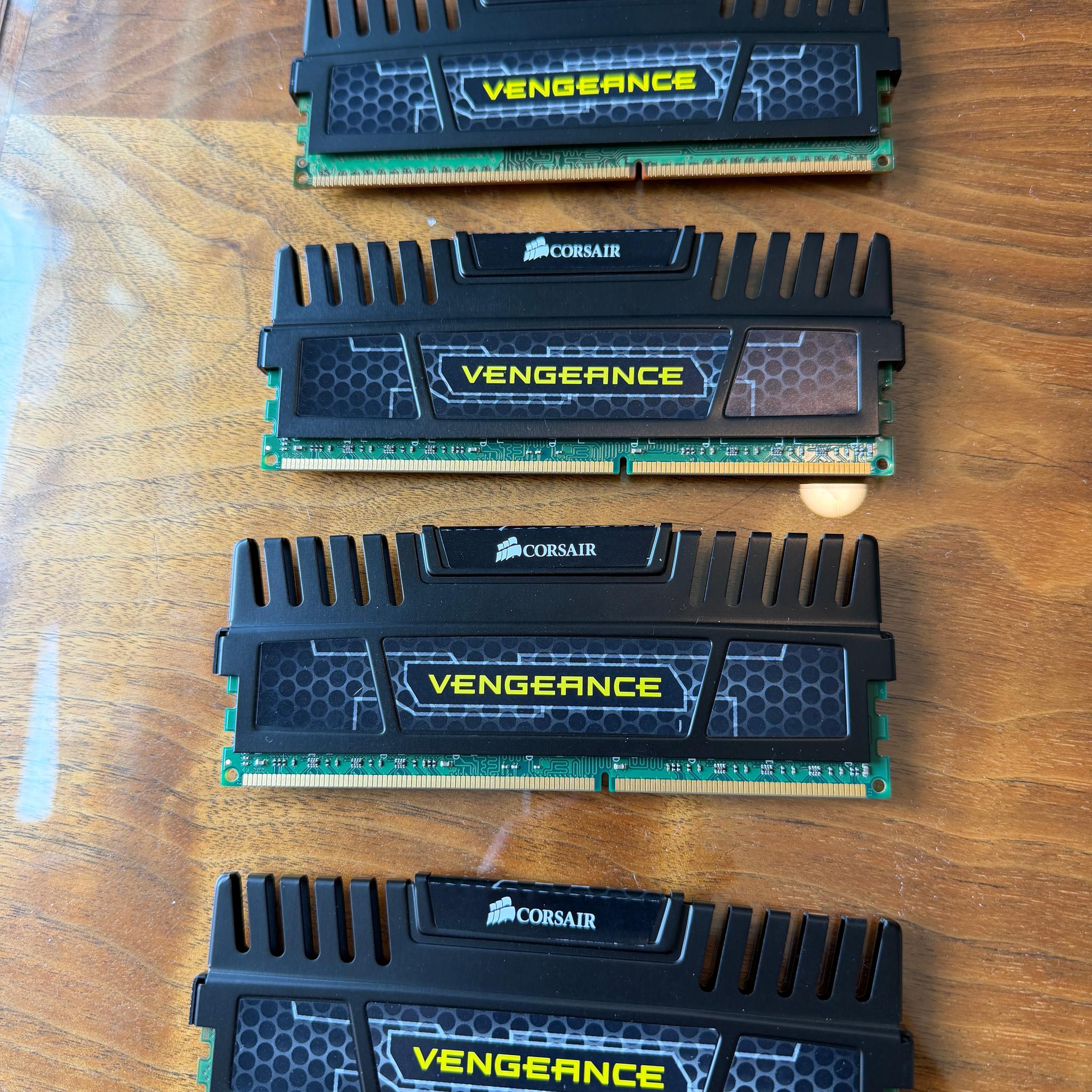 Corsair Vengeance® — 8GB Dual Channel DDR3 Memory Kit (4 x 4 GB, 16 GB kit) CMZ8GX3M2A1600C9