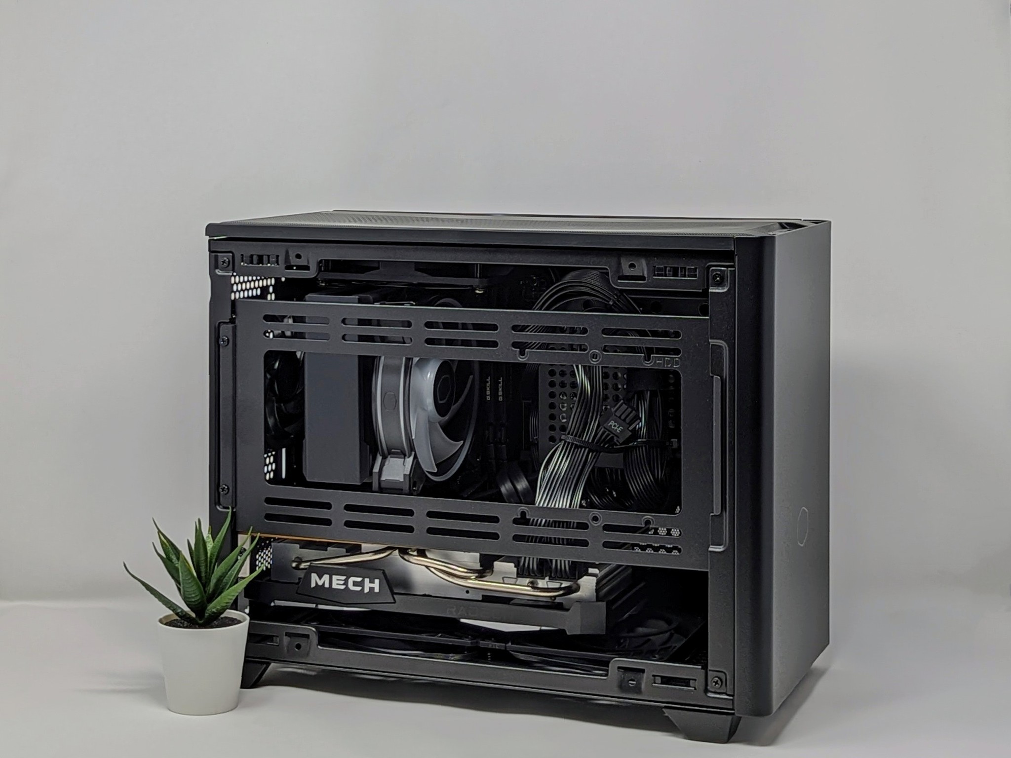 Minimalist AM4 ITX | RX 6750 XT | Ryzen 5 5600X | 32gb RAM | MSI M450 3TB NVMe SSD