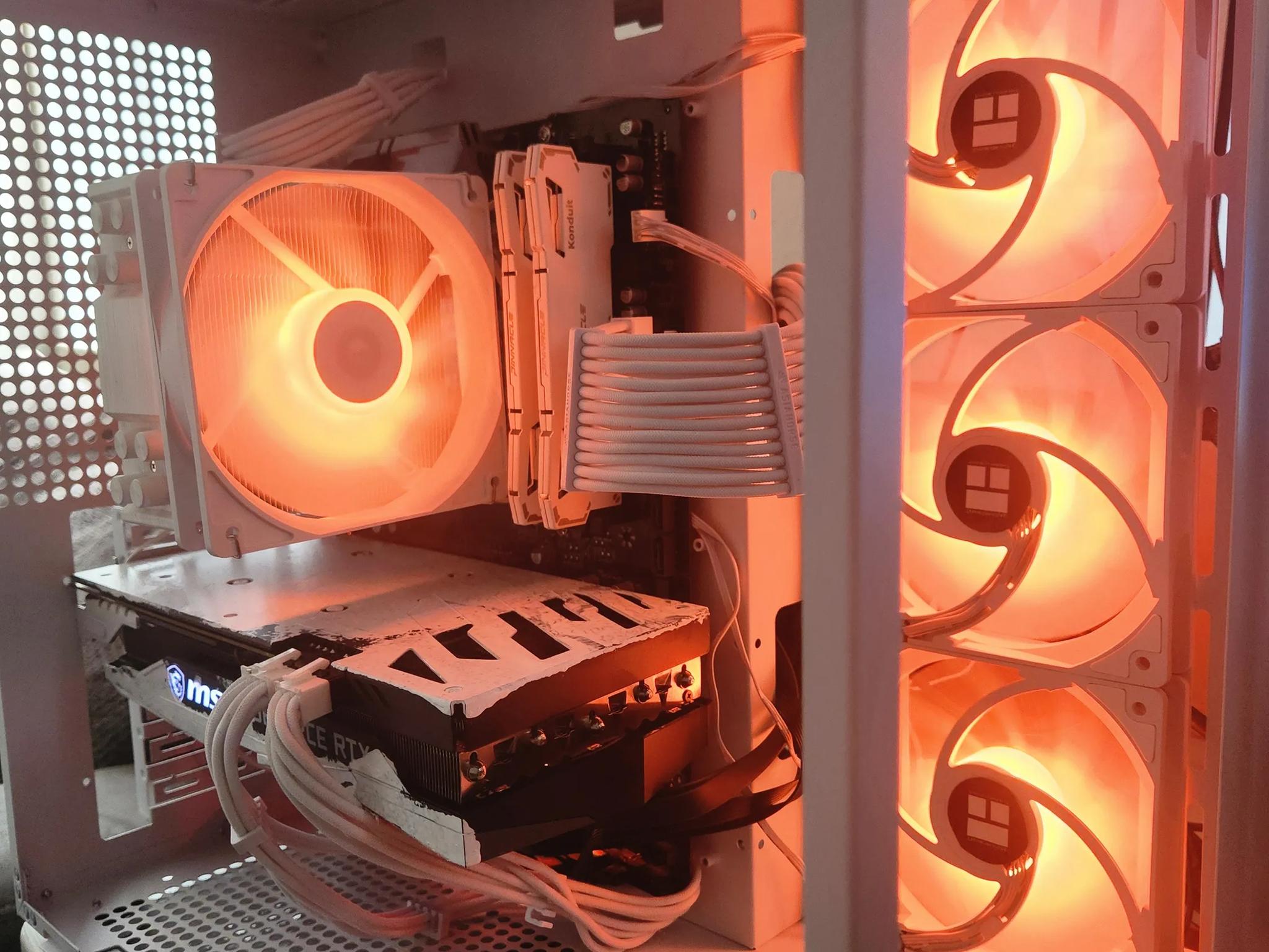 "Polar Predator" Gaming Desktop