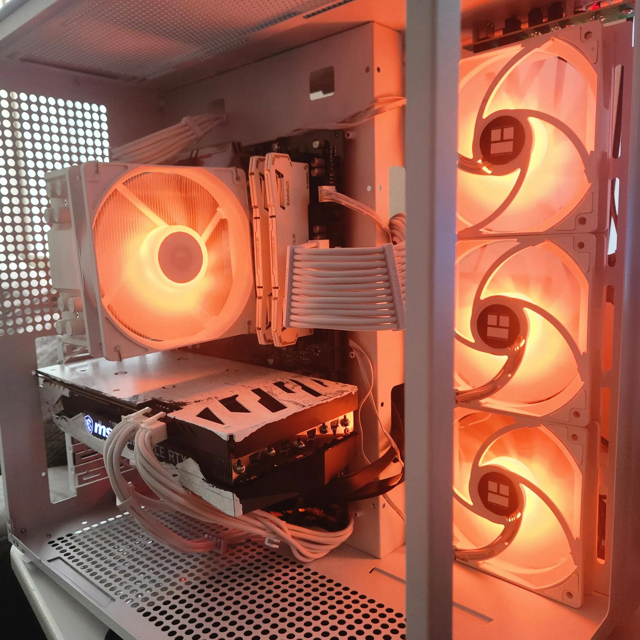 "Polar Predator" Gaming Desktop