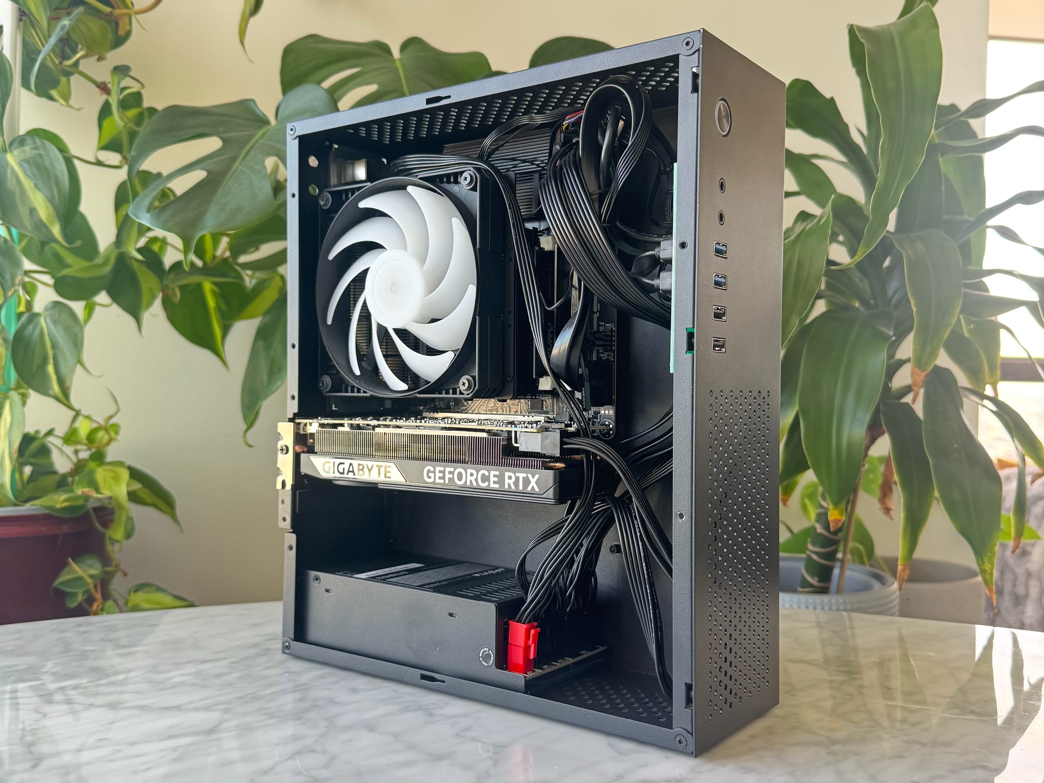 16 Core ITX Mini Tower - Ryzen 9 8945HX . RTX 5060 LP . 32GB DDR5 6000 . 512gb M.2 - NEW