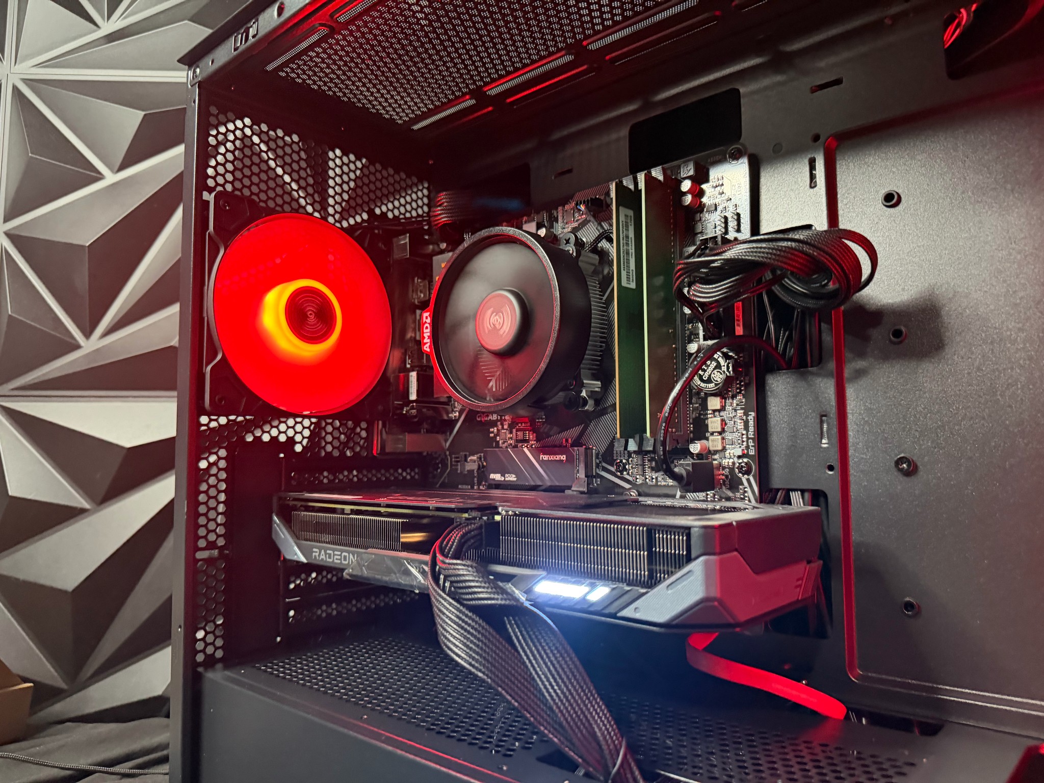 🖤⚡ DARK FIBER ⚡🖤 Ryzen 5 5500| RX 9060XT| 16 GB DDR4| 1.25 TB SSD| 650W PSU