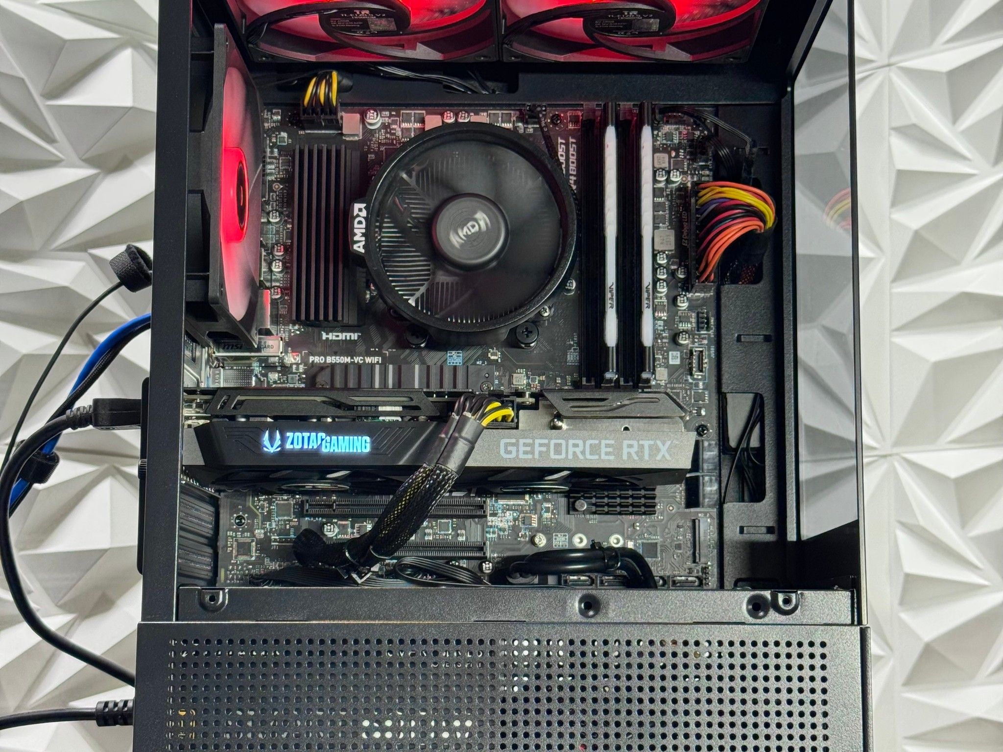Rtx 3060 ti / Ryzen 5 5500 / 16GB DDR4 Ram / 500GB Nvme / 600w psu / windows 11 / RGB