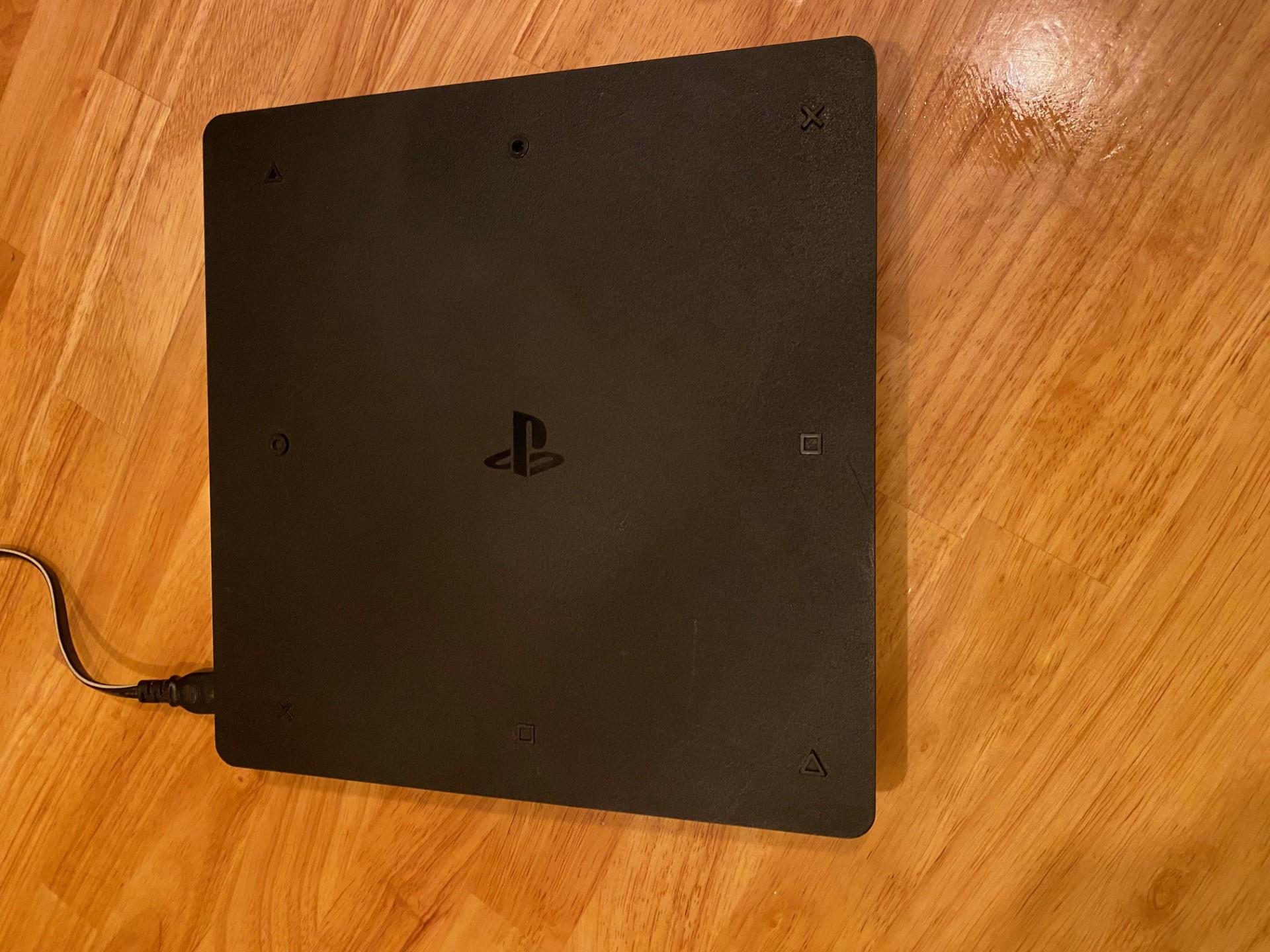 Modded PlayStation 4 - CASE MODS - PS4 Slim - God of war themed