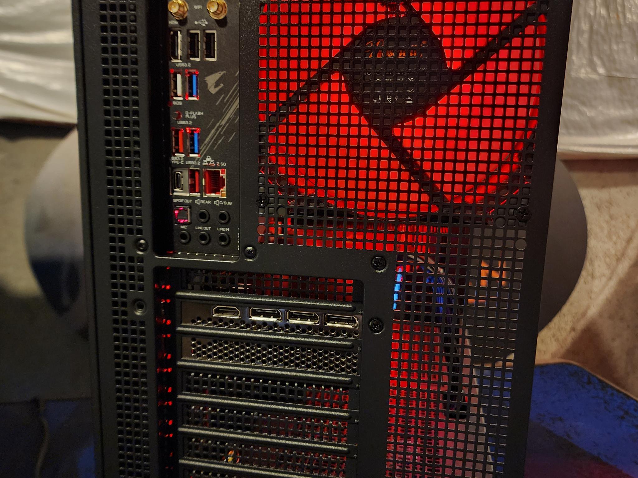RTX 3080 Ti / Ryzen 5 5600X / 32GB DDR4 RAM / 1TB NVMe SSD
