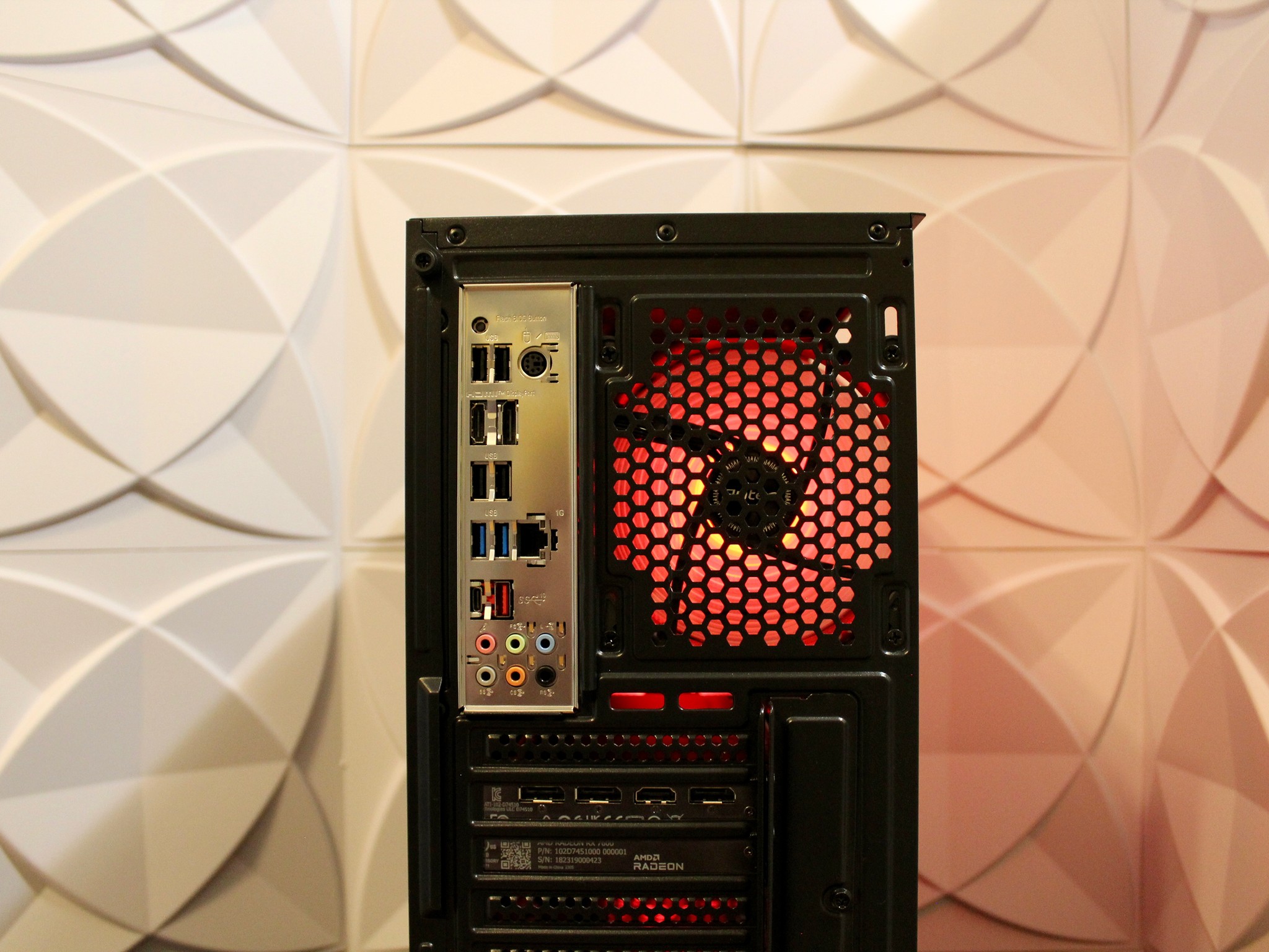 ♦️ Red 7 ♦️ Ryzen 7 | RX 7600 8GB | 16GB DDR4 | 1TB M.2 | W11 + WiFi |
