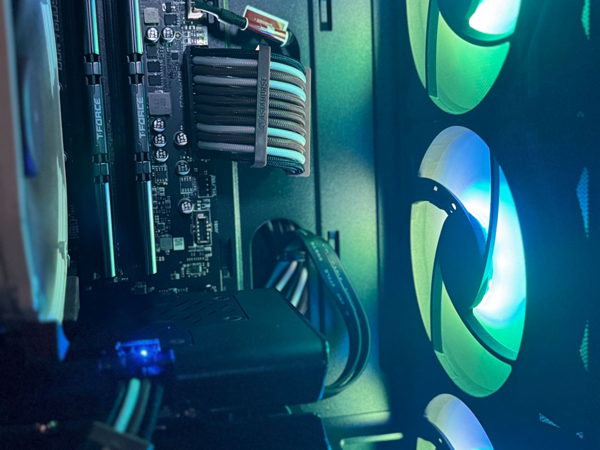 🦉🏴DARKNIGHT🏴🦉| RYZEN 7 2700X | RX 5500XT | 32GB DDR4 | 1TB SSD | BT+WIFI | **NOCTUA EDITION**